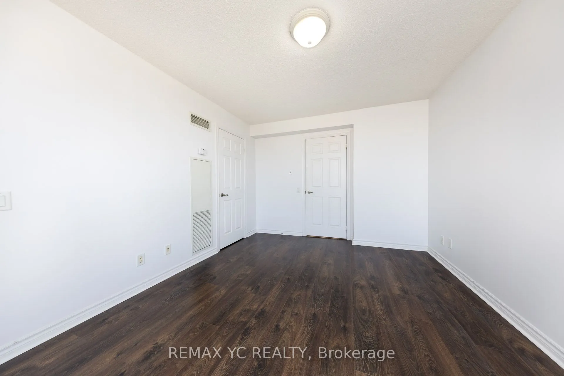 5229 Dundas Street W, #1604