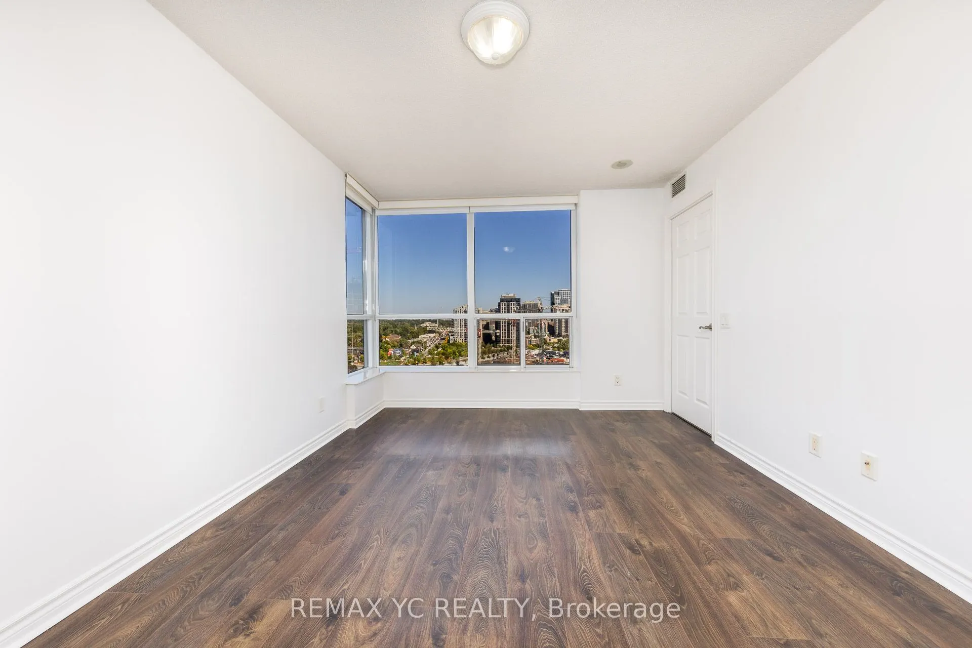 5229 Dundas Street W, #1604