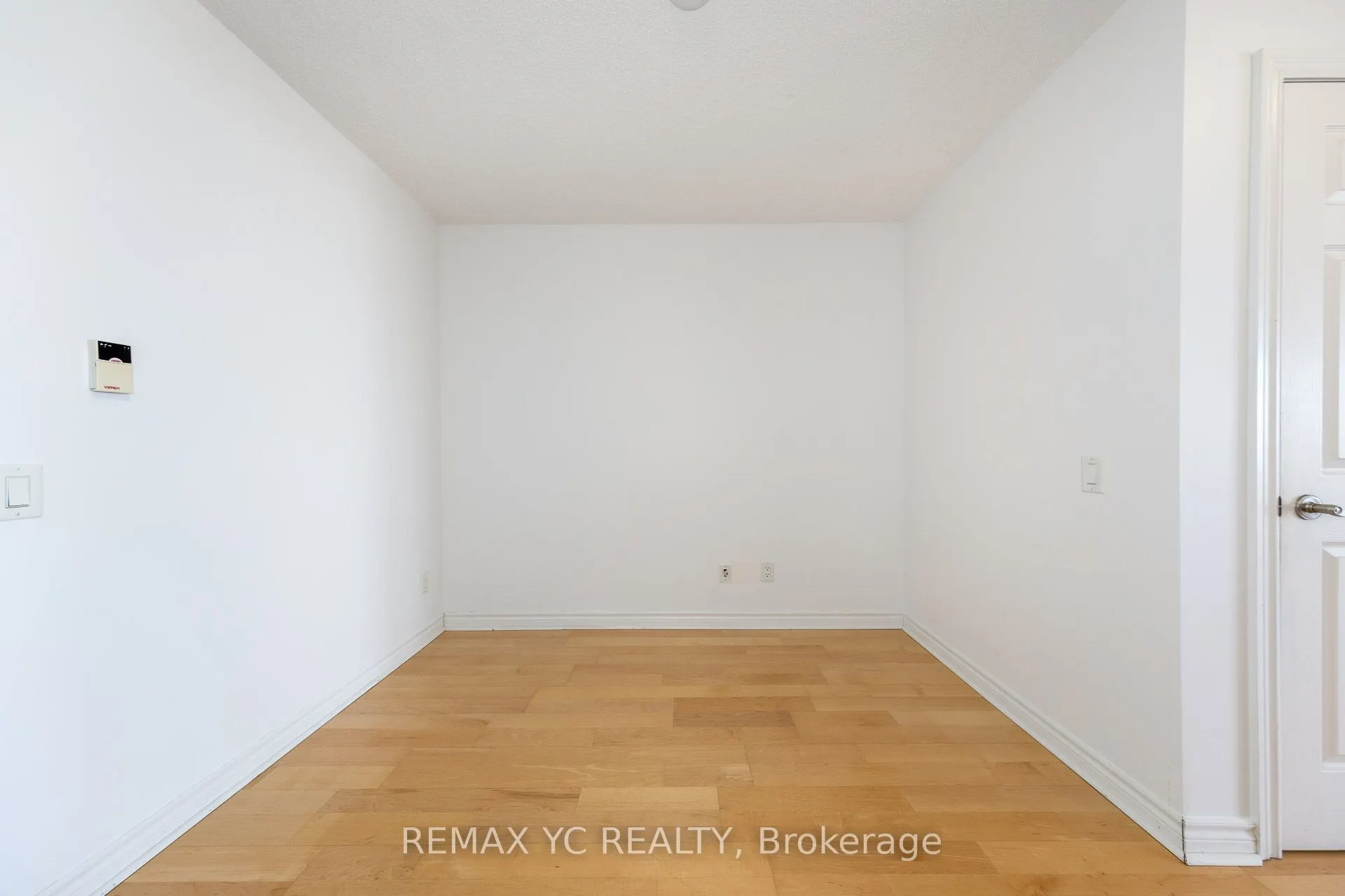 5229 Dundas Street W, #1604