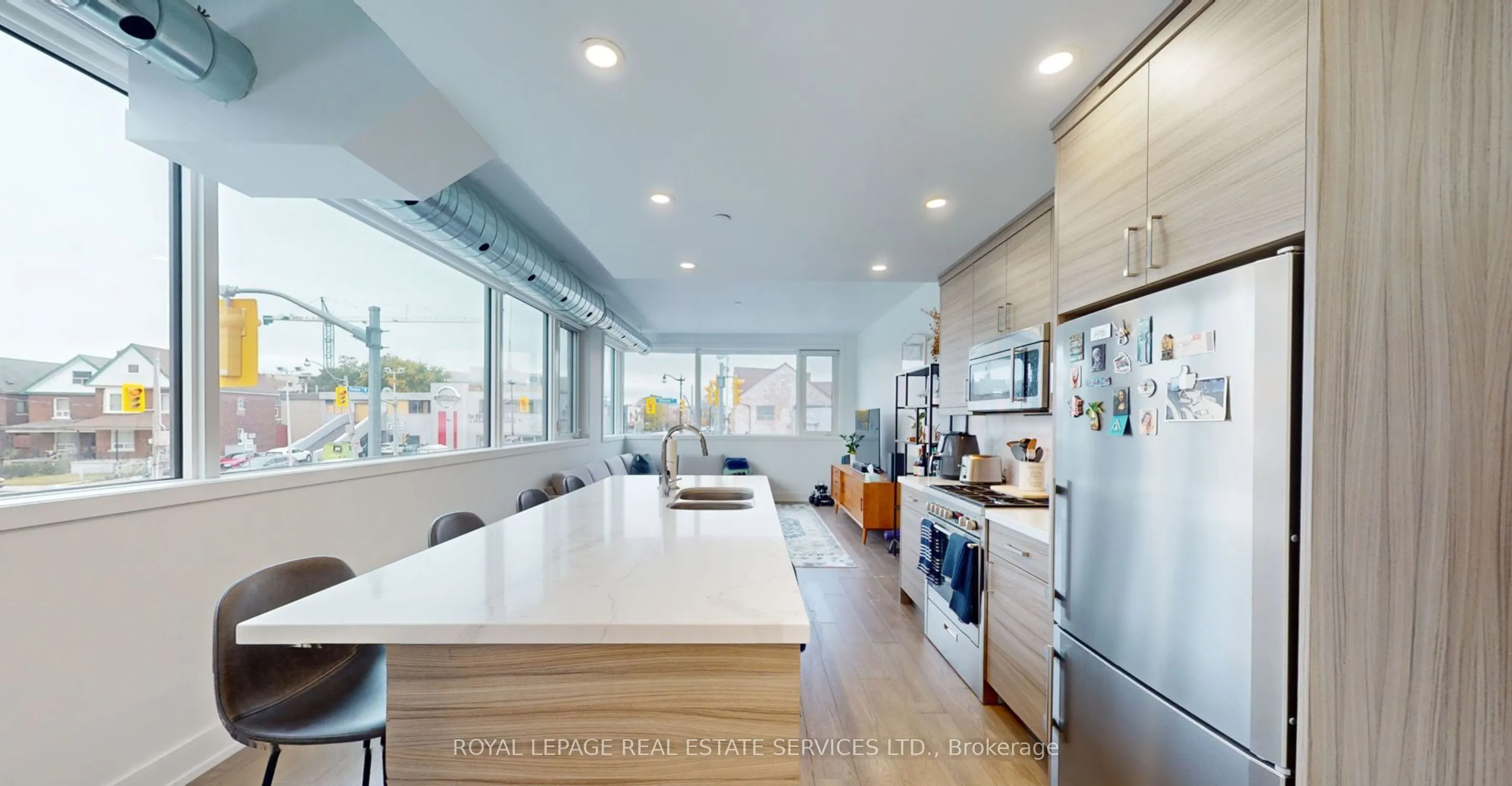 3258 Dundas Street W