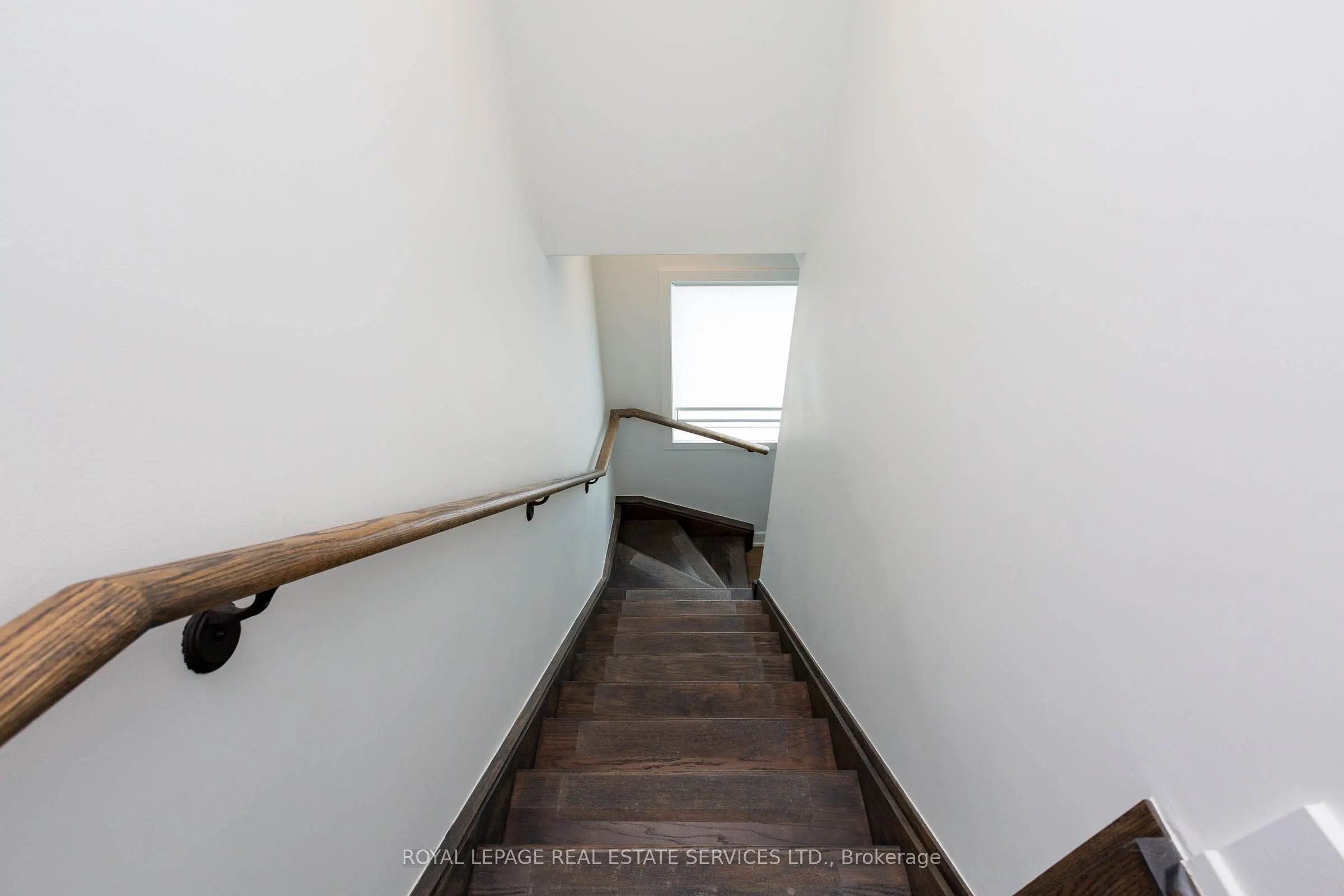 3258 Dundas Street W