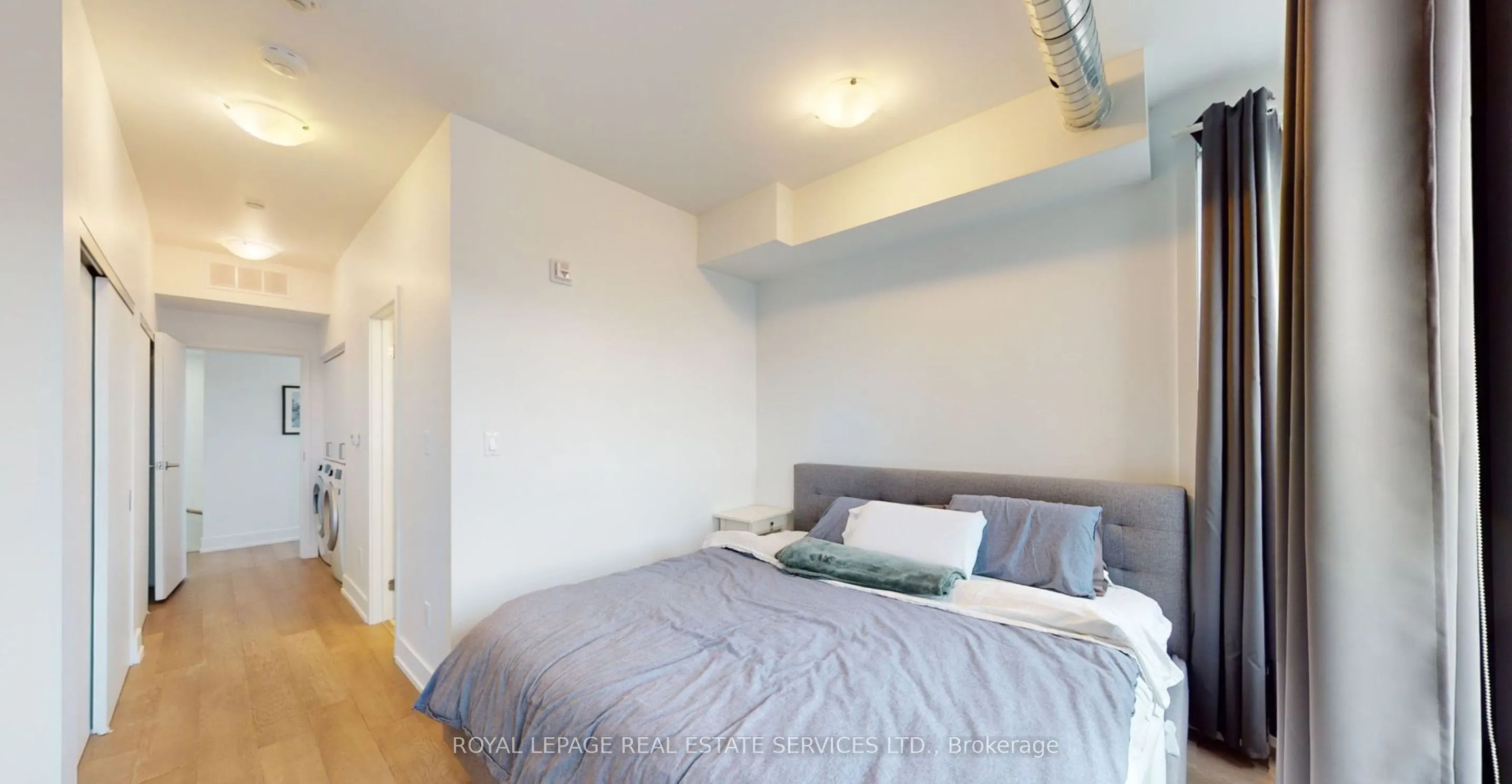 3258 Dundas Street W