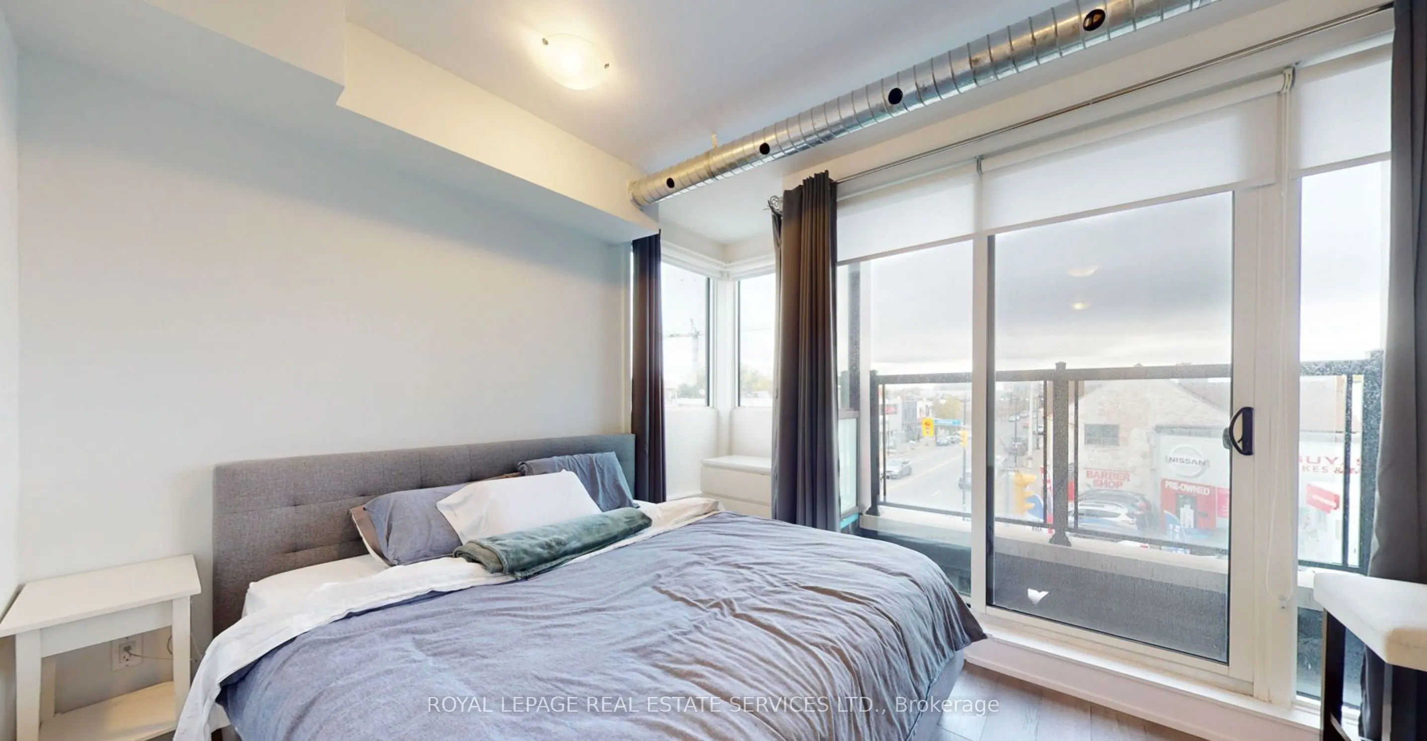 3258 Dundas Street W