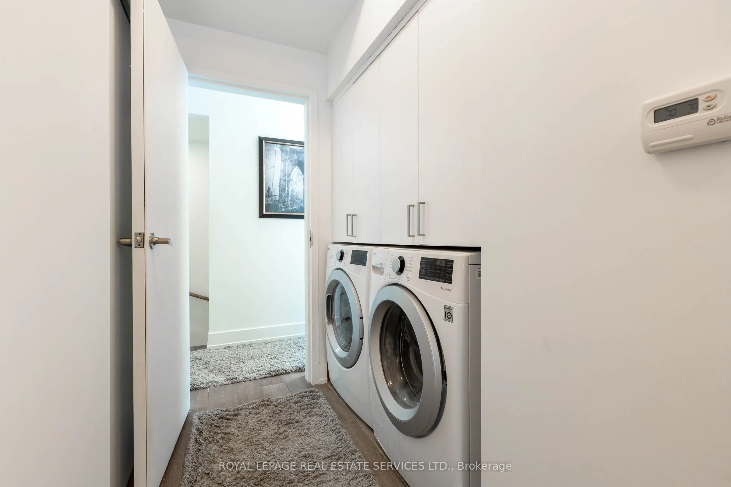3258 Dundas Street W