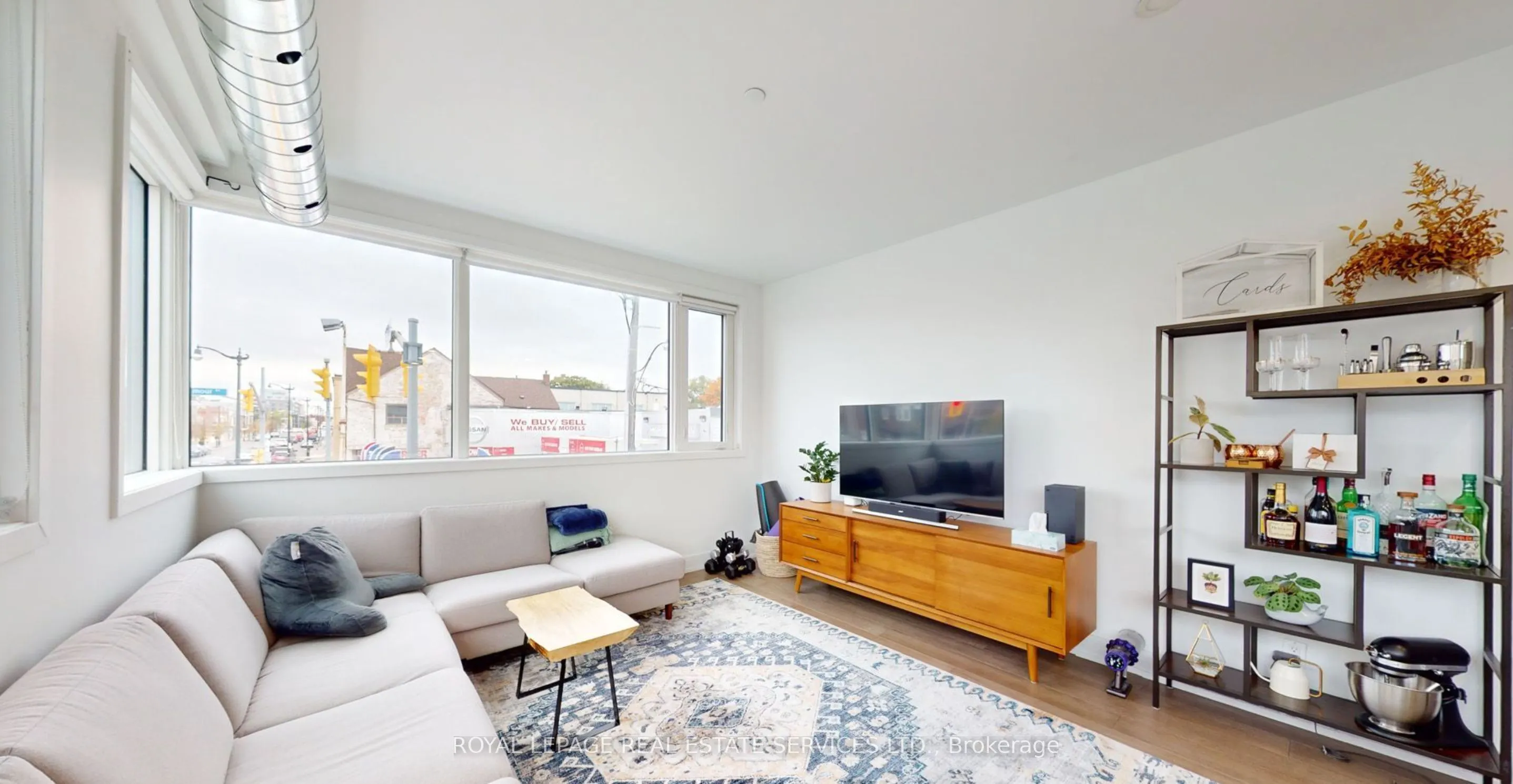 3258 Dundas Street W