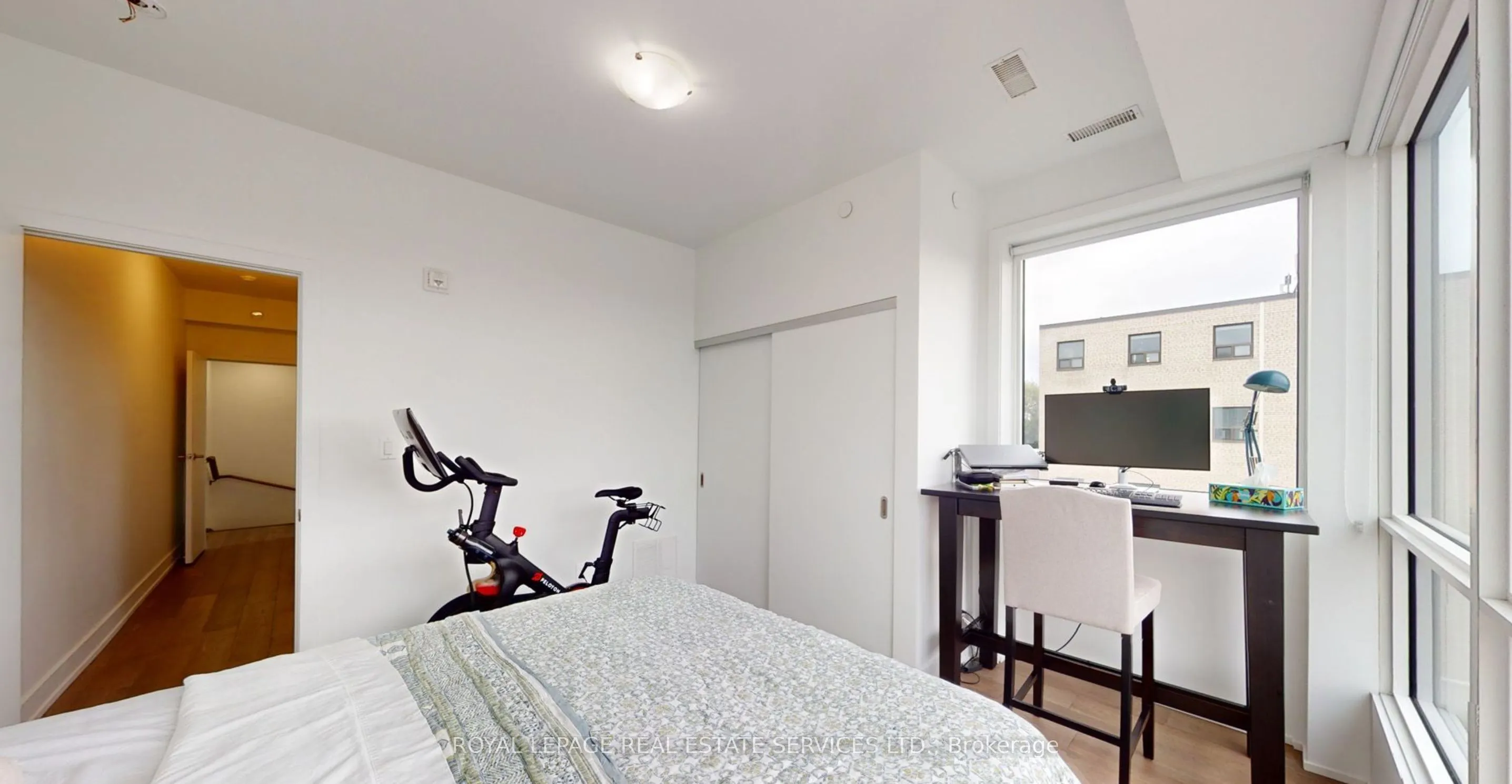 3258 Dundas Street W