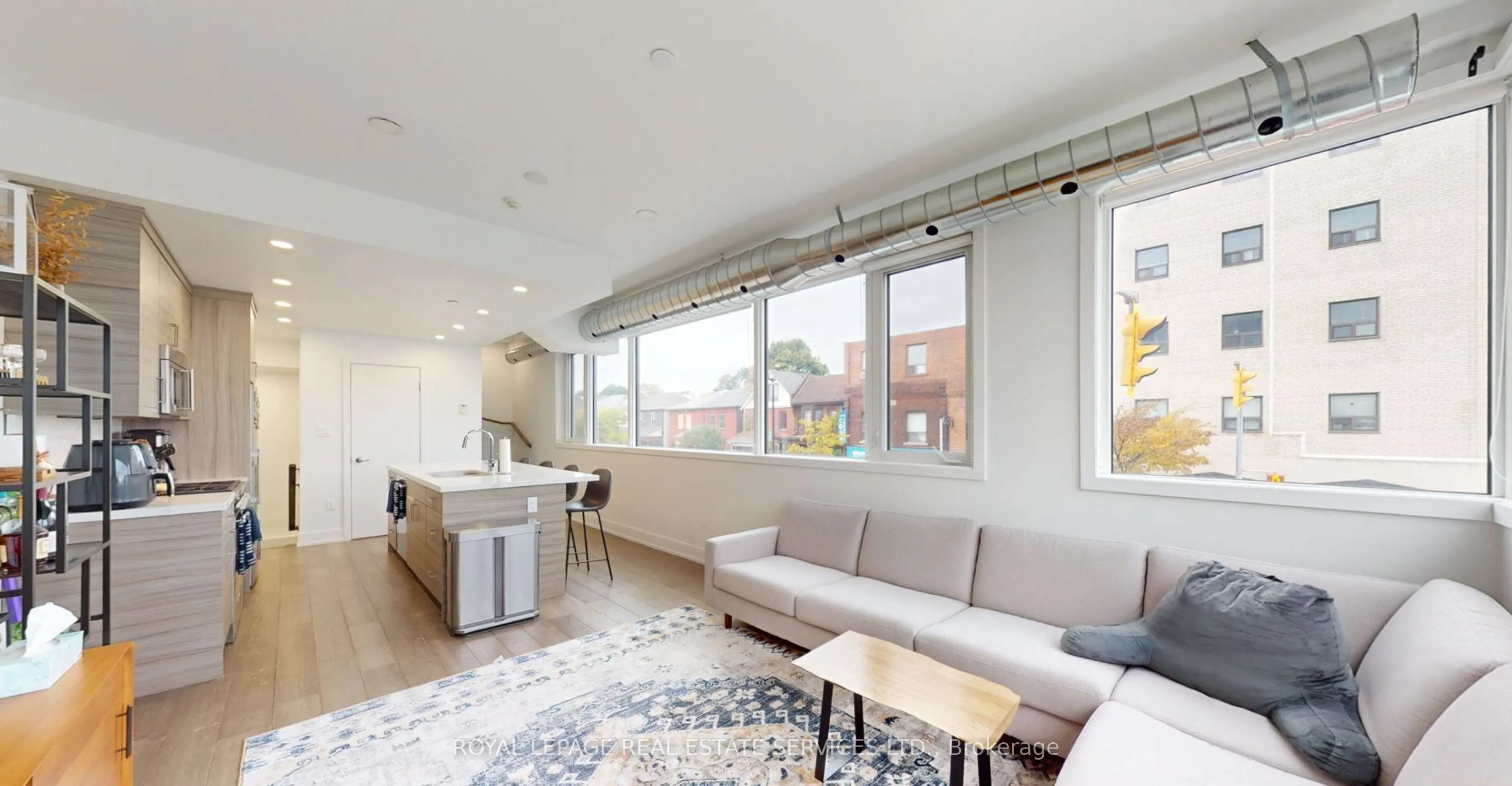 3258 Dundas Street W