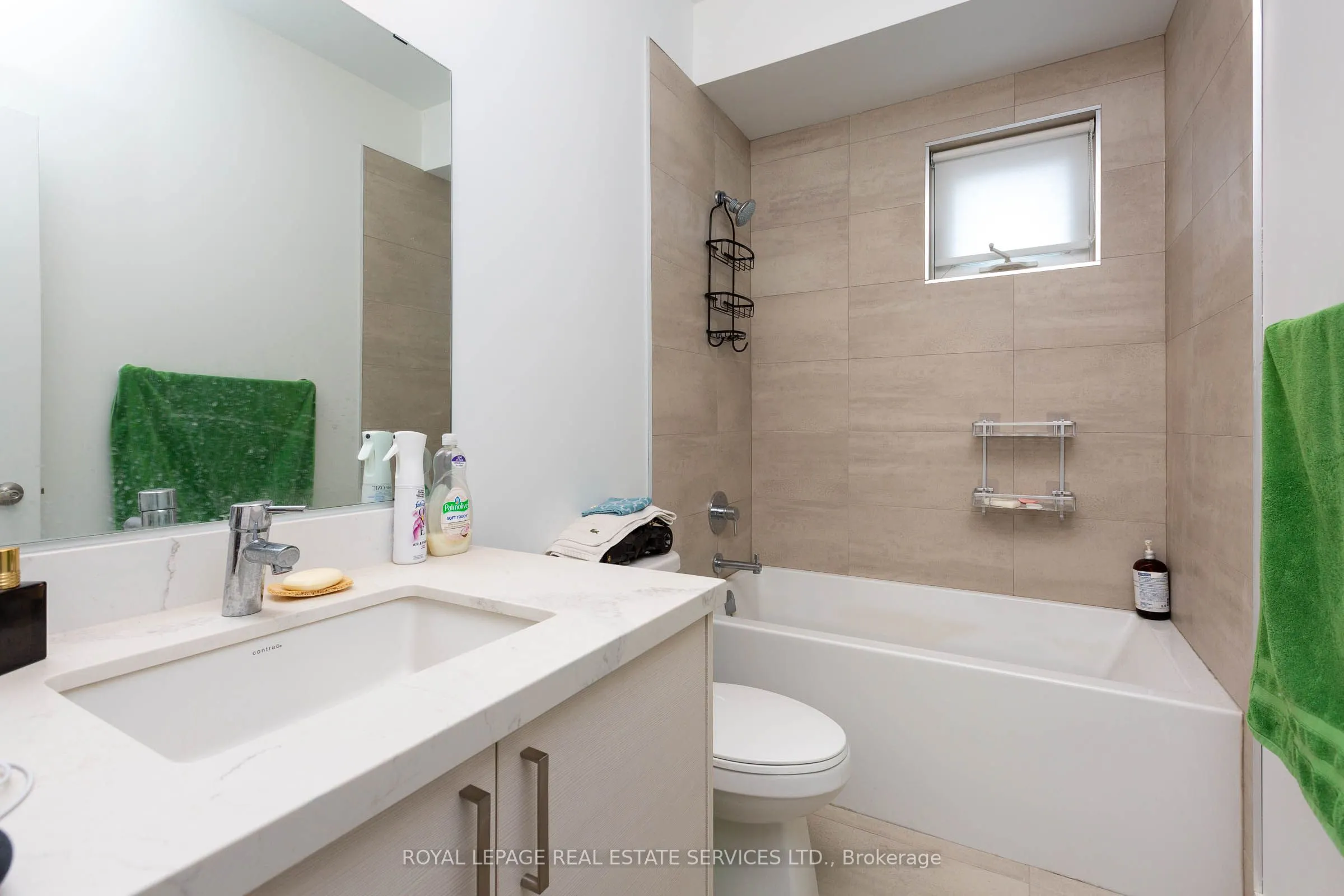 3258 Dundas Street W