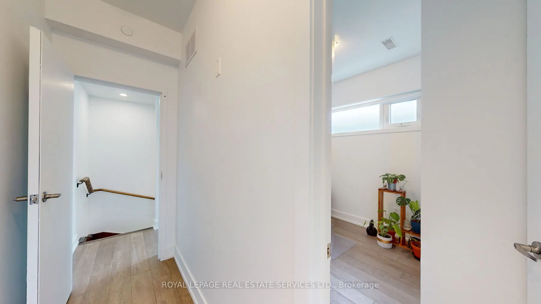 3258 Dundas Street W
