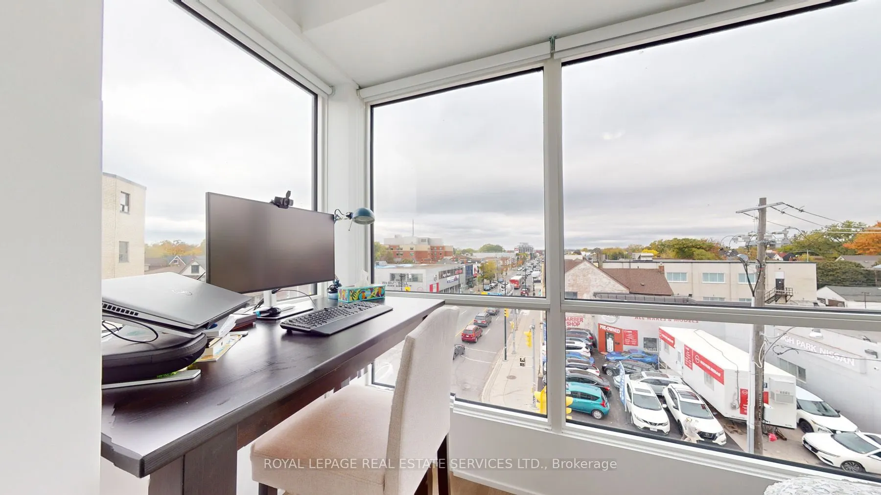 3258 Dundas Street W