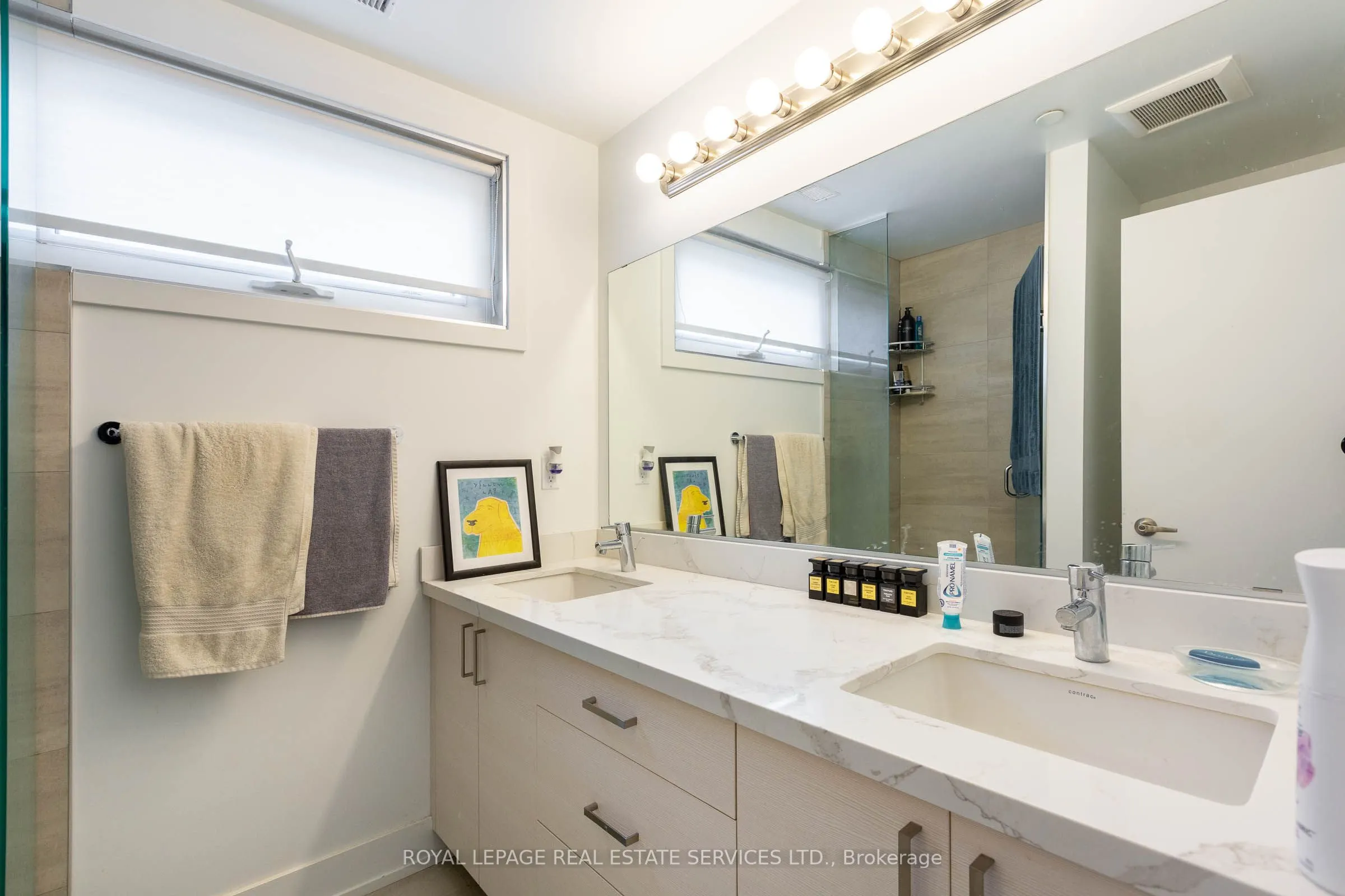 3258 Dundas Street W