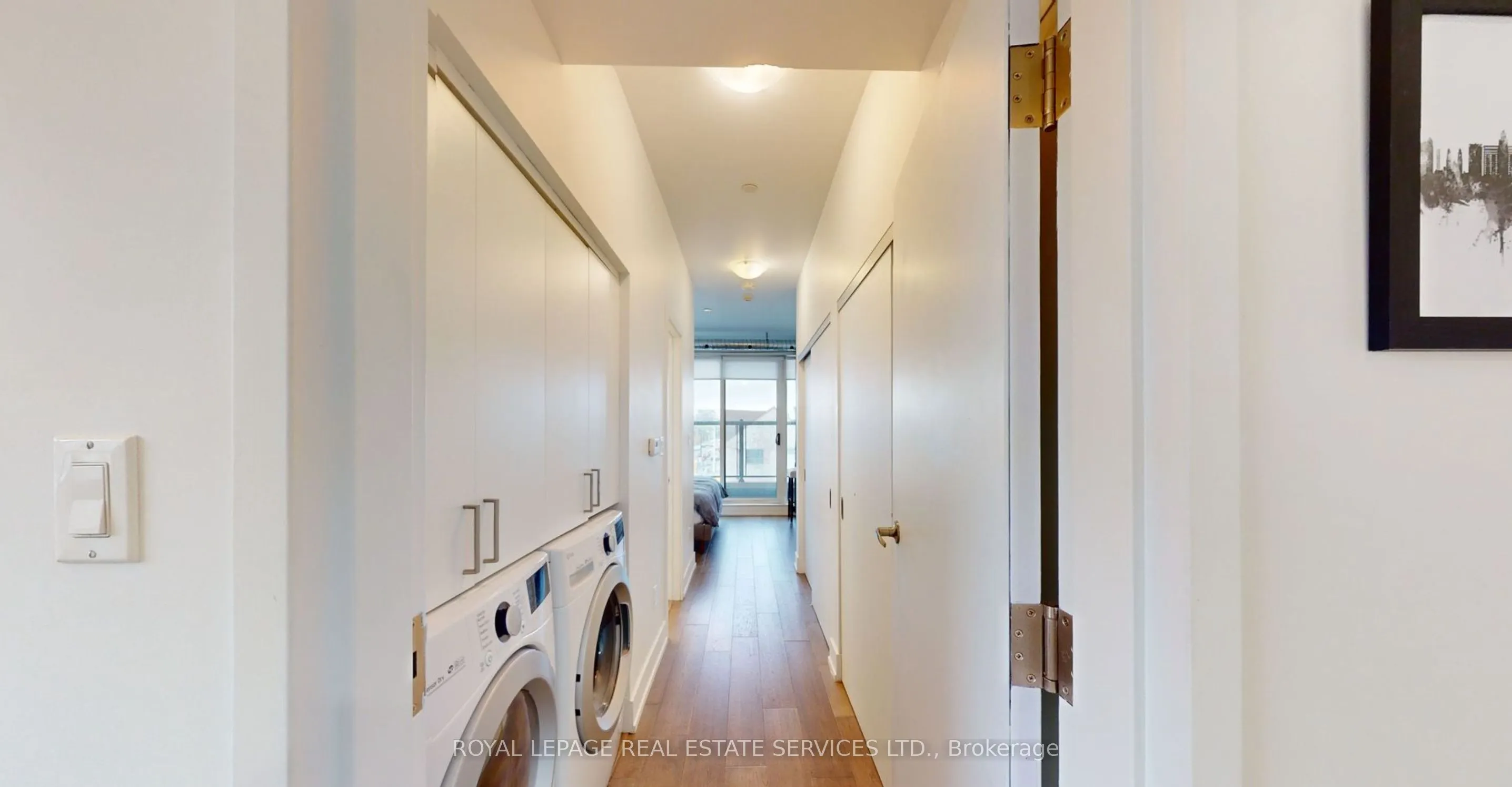 3258 Dundas Street W