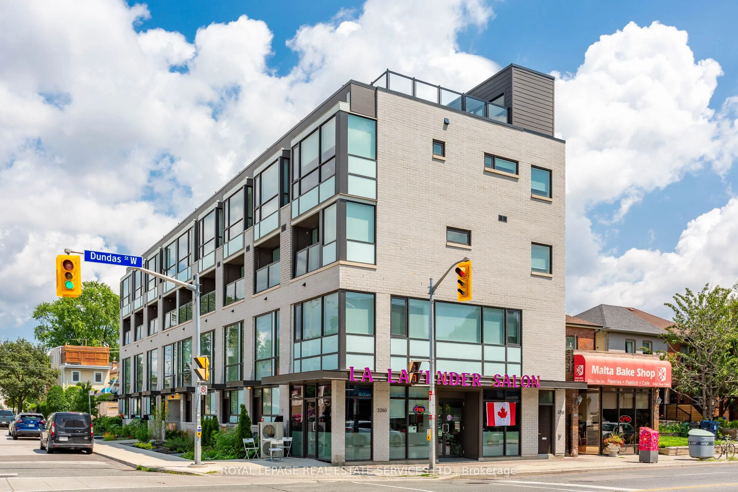 3258 Dundas Street W