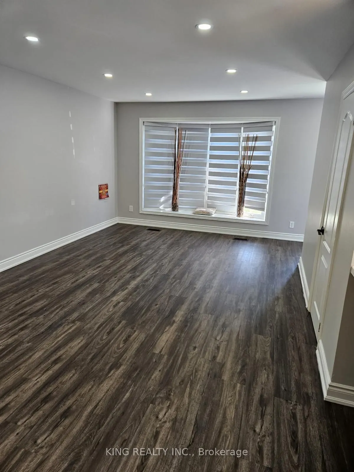 87 Aloma Crescent