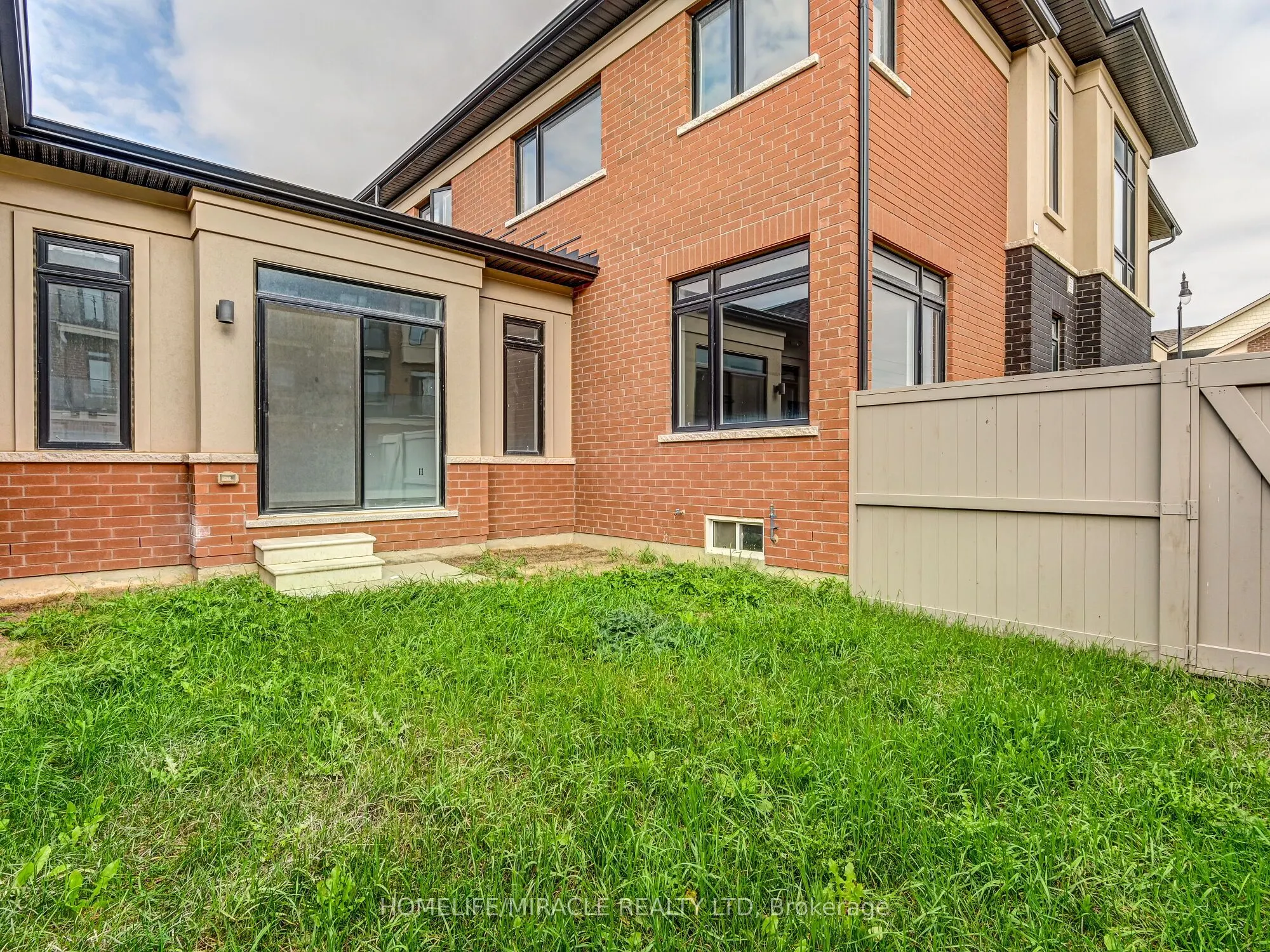 66 Pearman Crescent