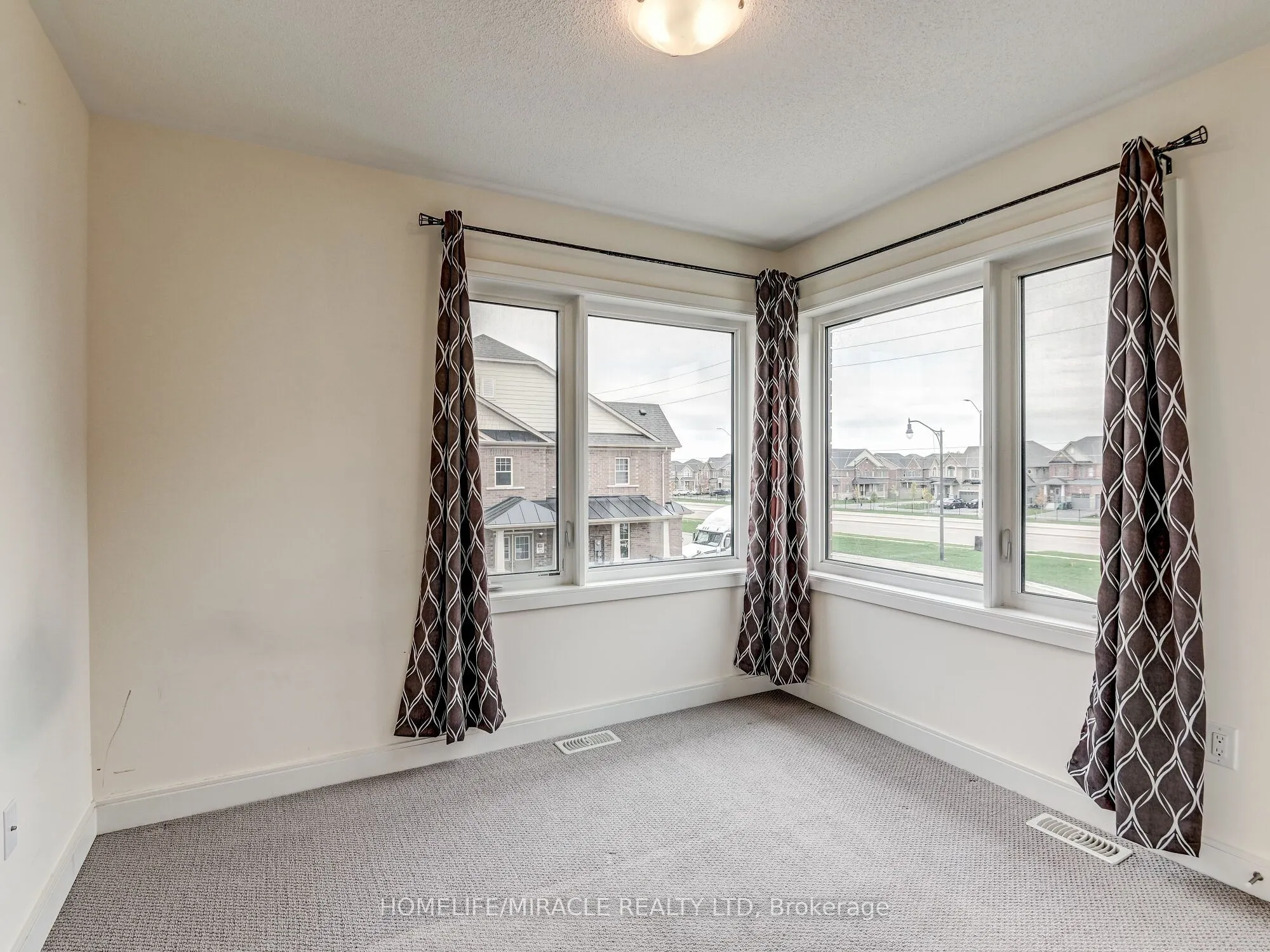 66 Pearman Crescent