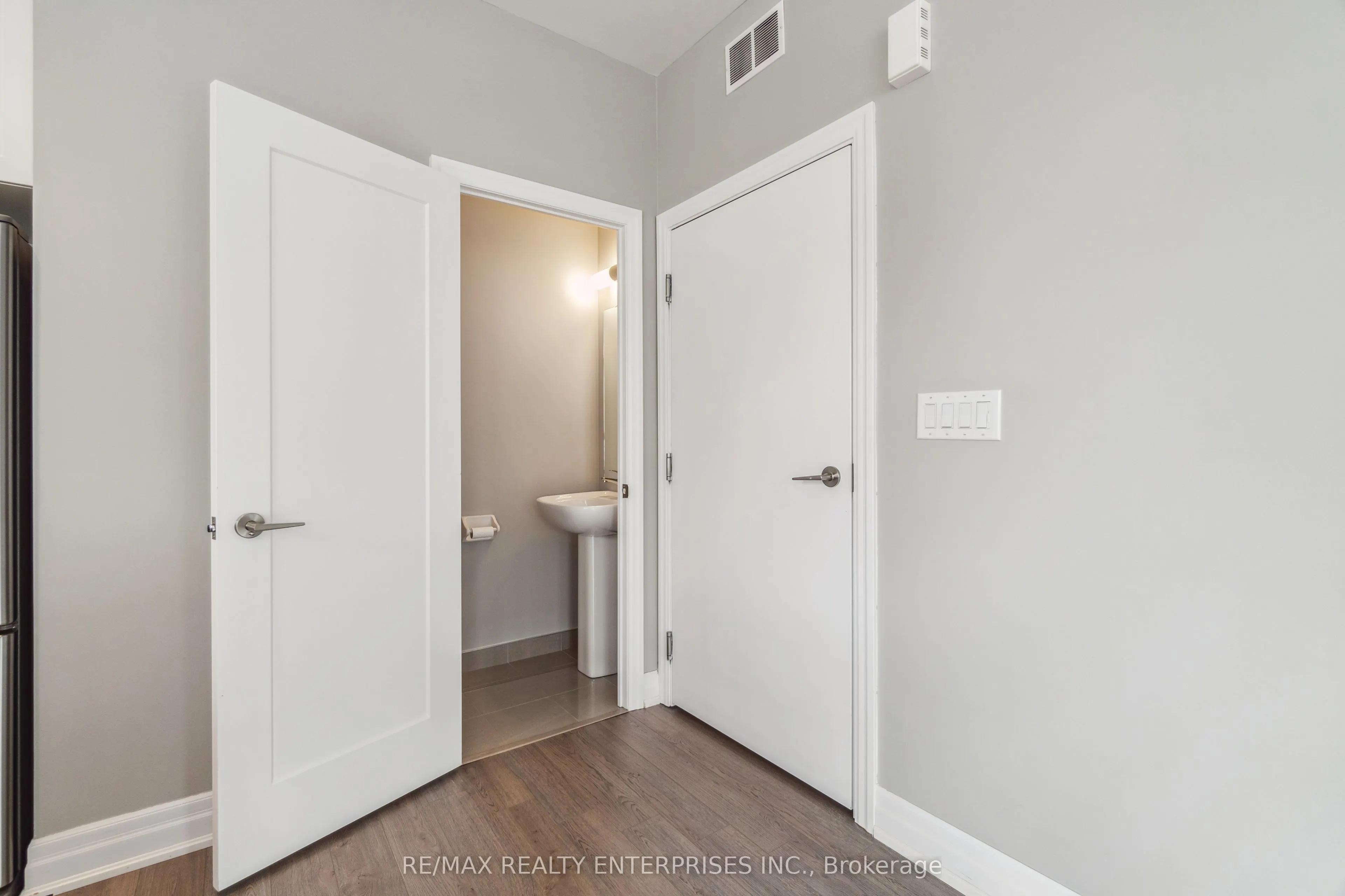 657 Cricklewood Drive, #532