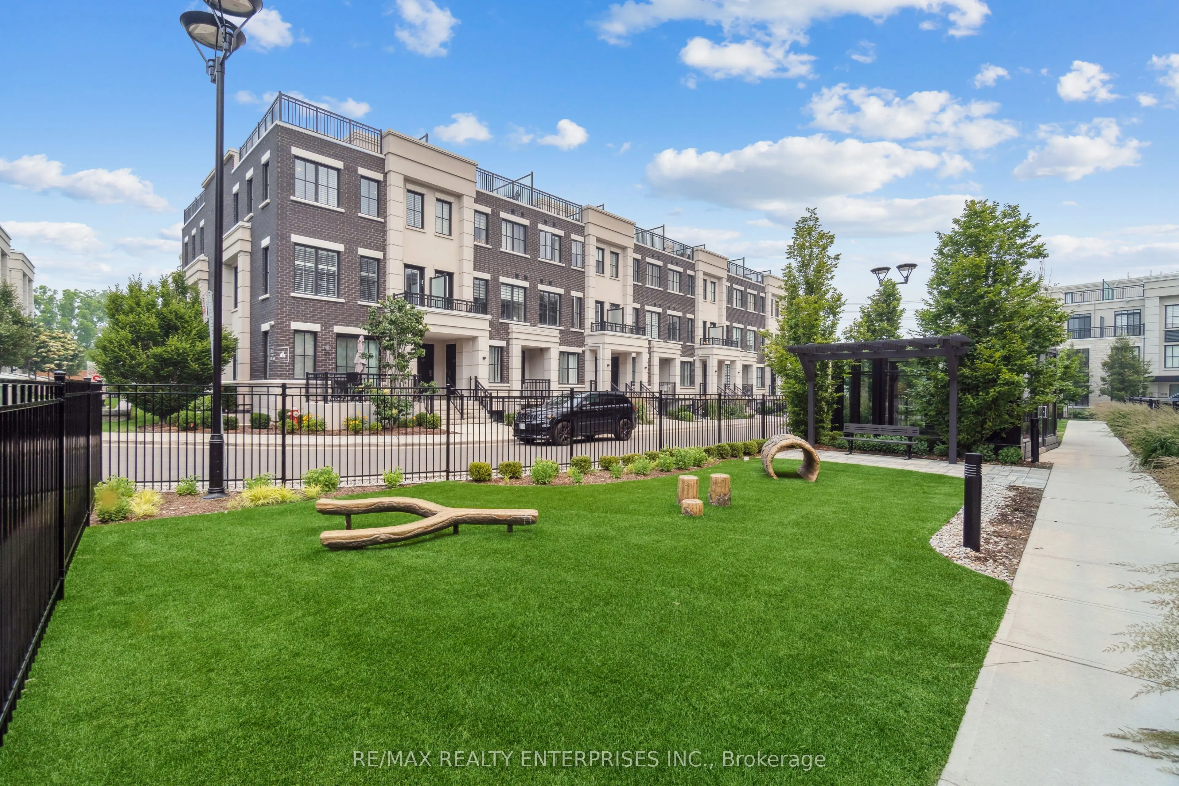 657 Cricklewood Drive, #532