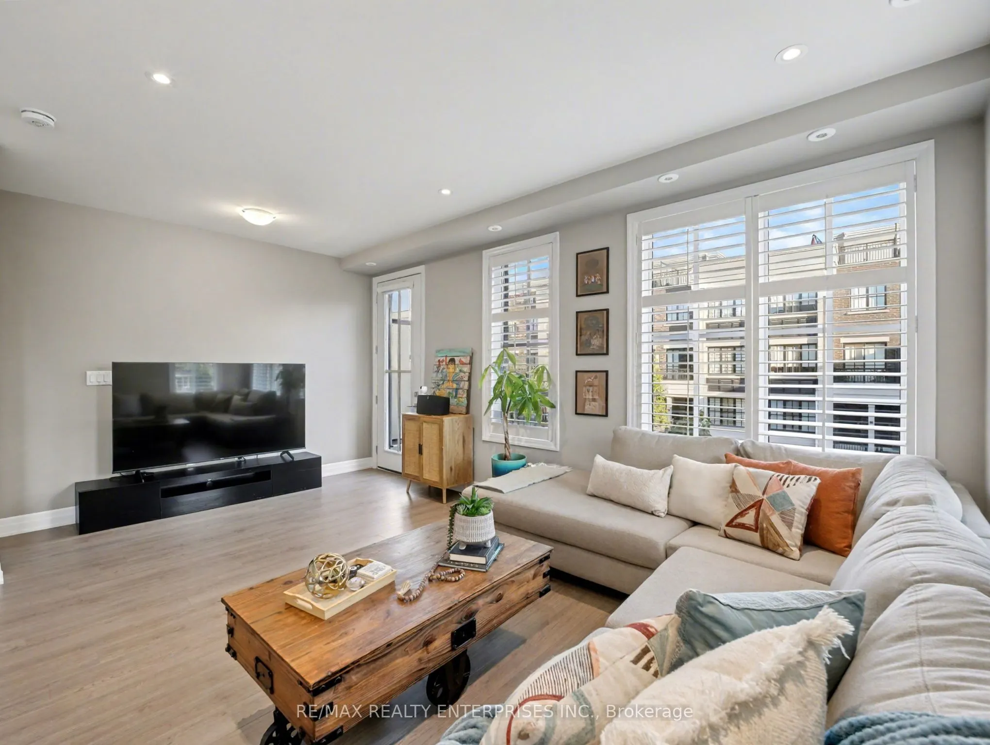 657 Cricklewood Drive, #532