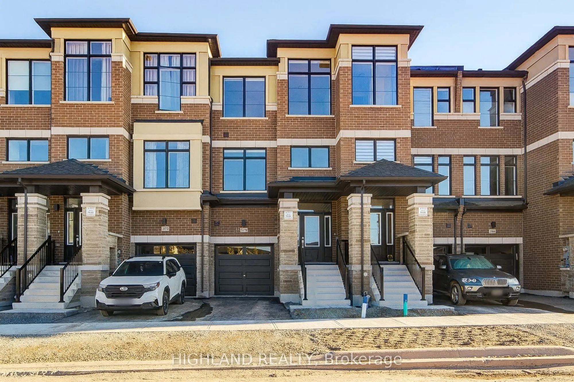 1170 Dartmouth Crescent