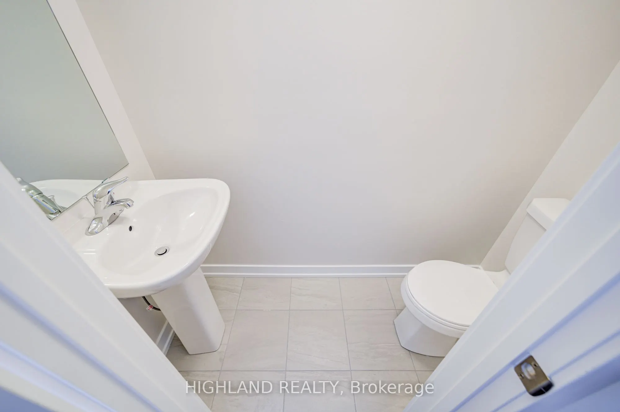 1170 Dartmouth Crescent