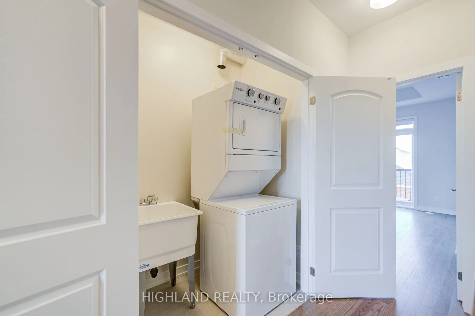 1170 Dartmouth Crescent