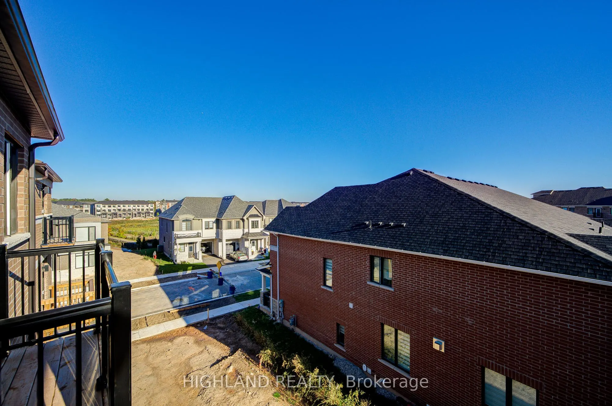 1170 Dartmouth Crescent