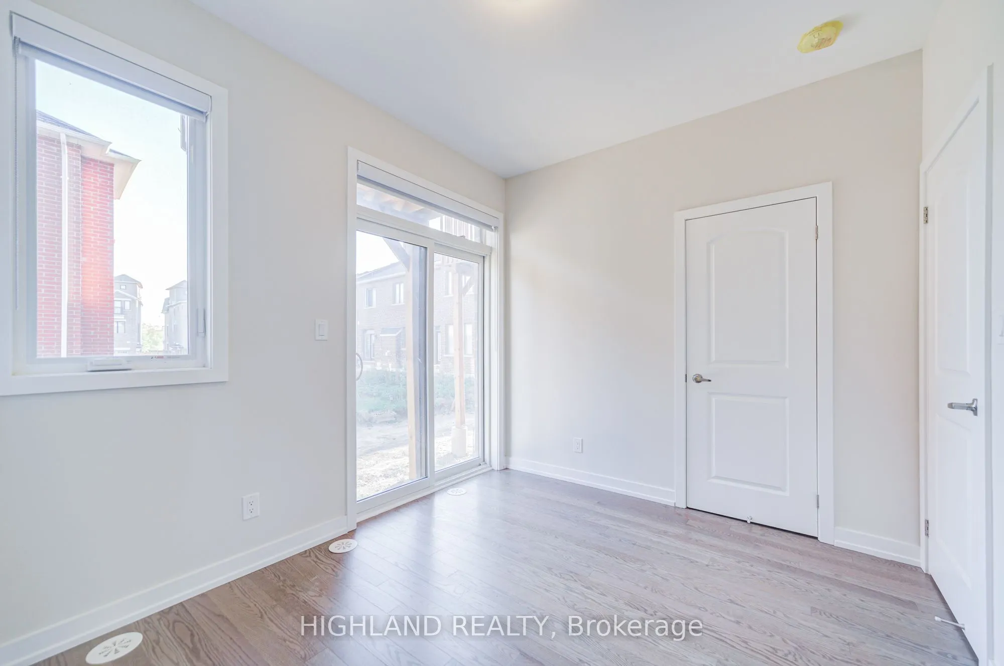 1170 Dartmouth Crescent