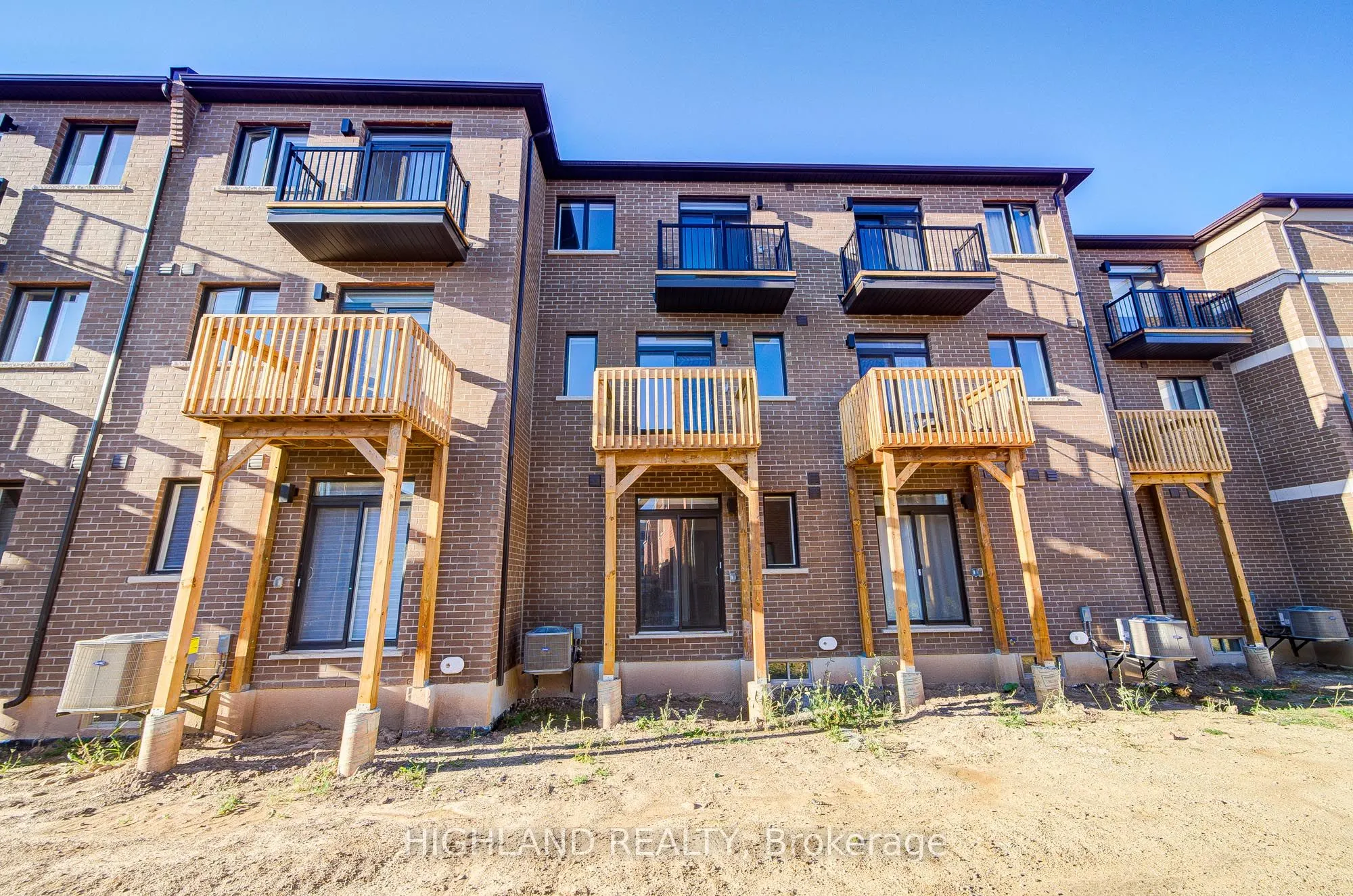 1170 Dartmouth Crescent