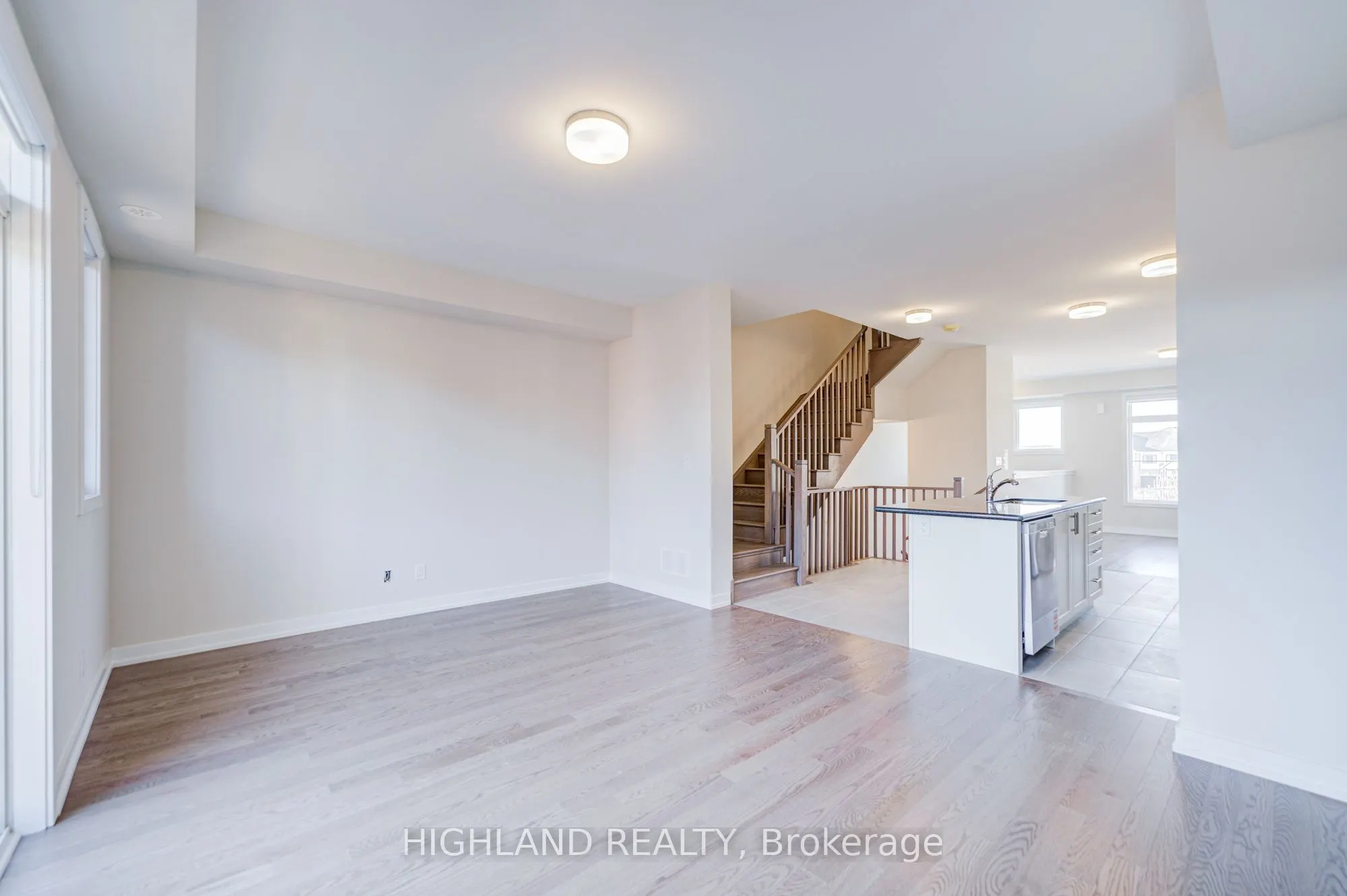 1170 Dartmouth Crescent