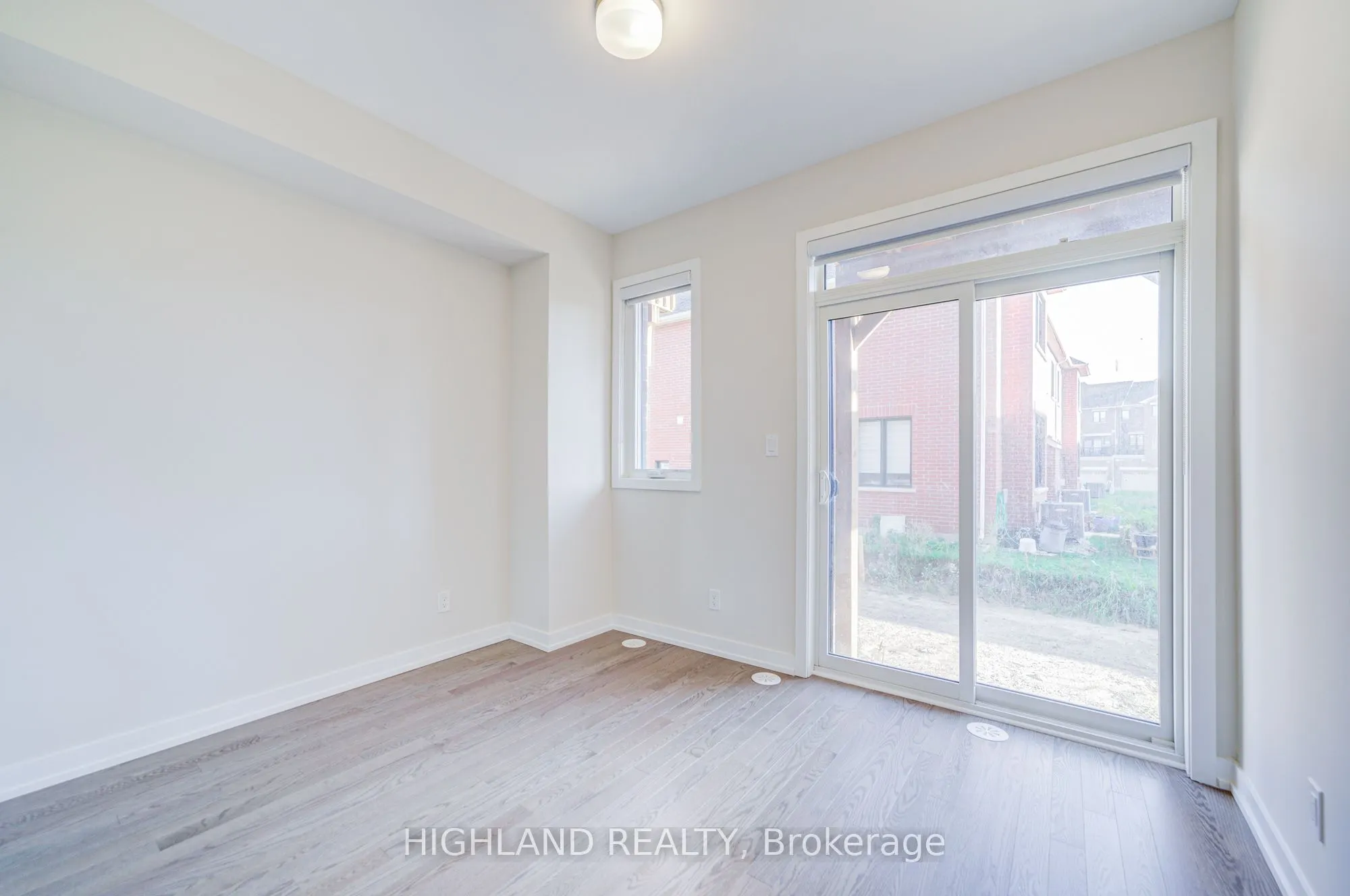 1170 Dartmouth Crescent