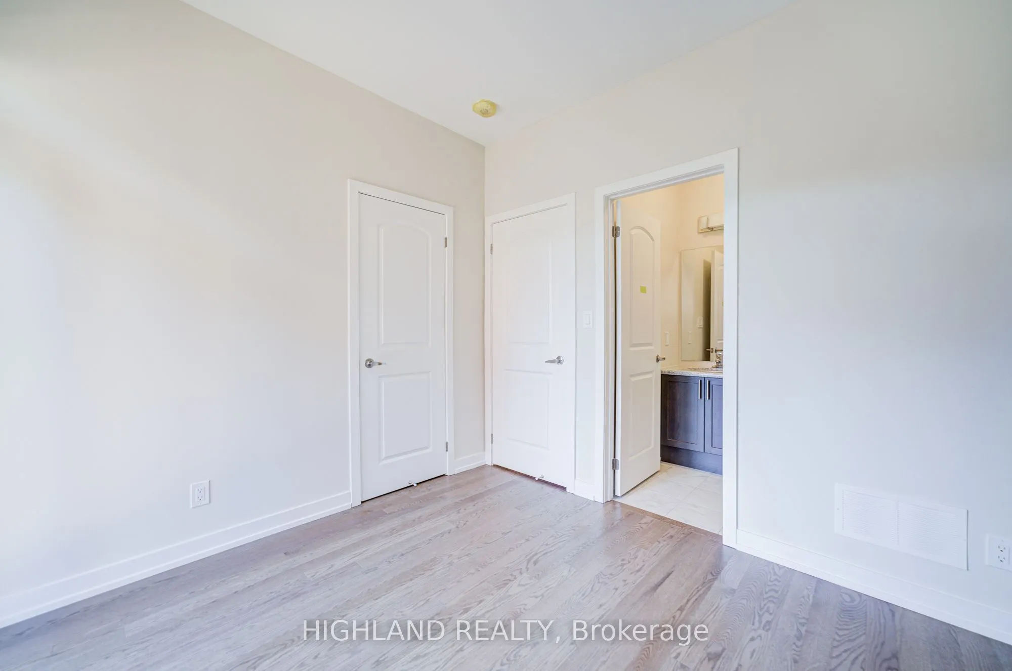 1170 Dartmouth Crescent