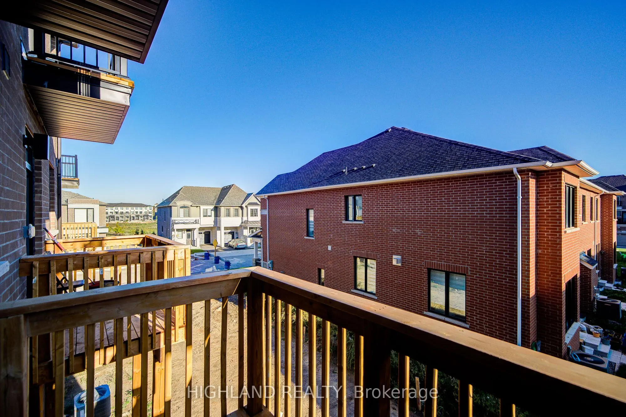 1170 Dartmouth Crescent