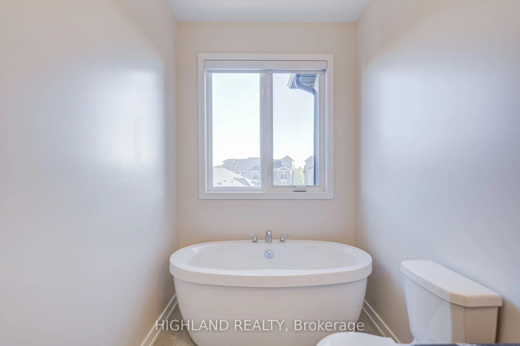 1170 Dartmouth Crescent