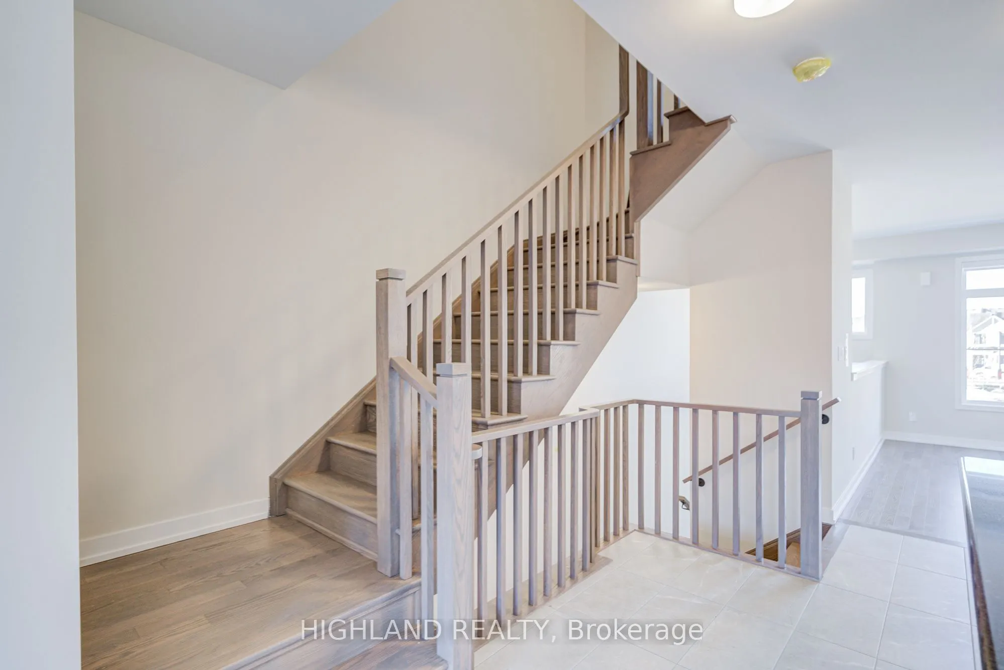 1170 Dartmouth Crescent