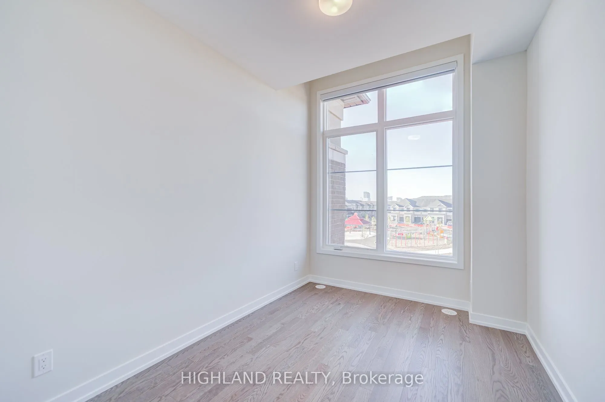 1170 Dartmouth Crescent