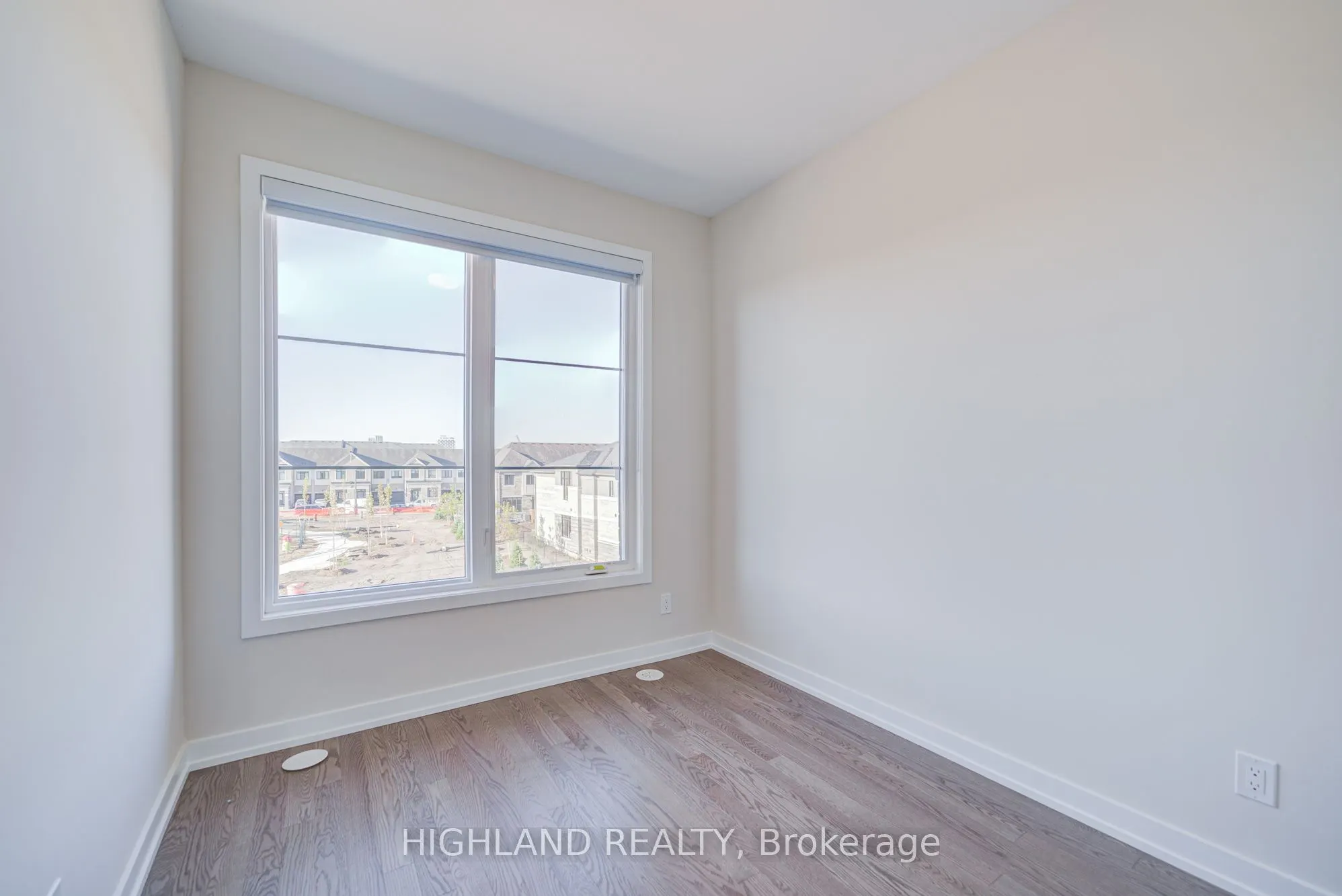 1170 Dartmouth Crescent