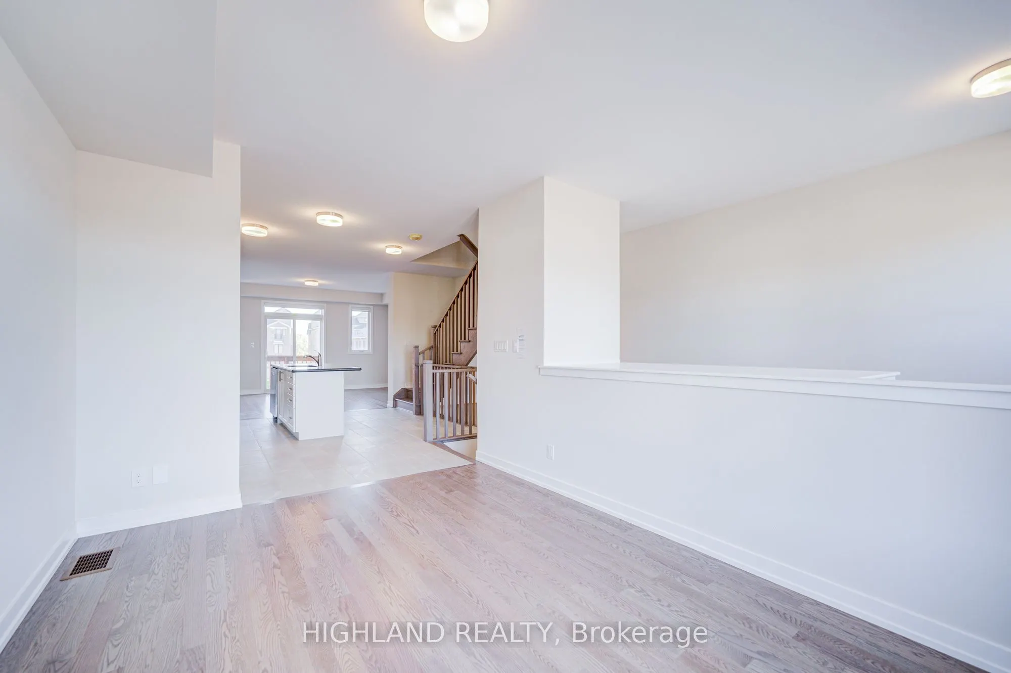 1170 Dartmouth Crescent
