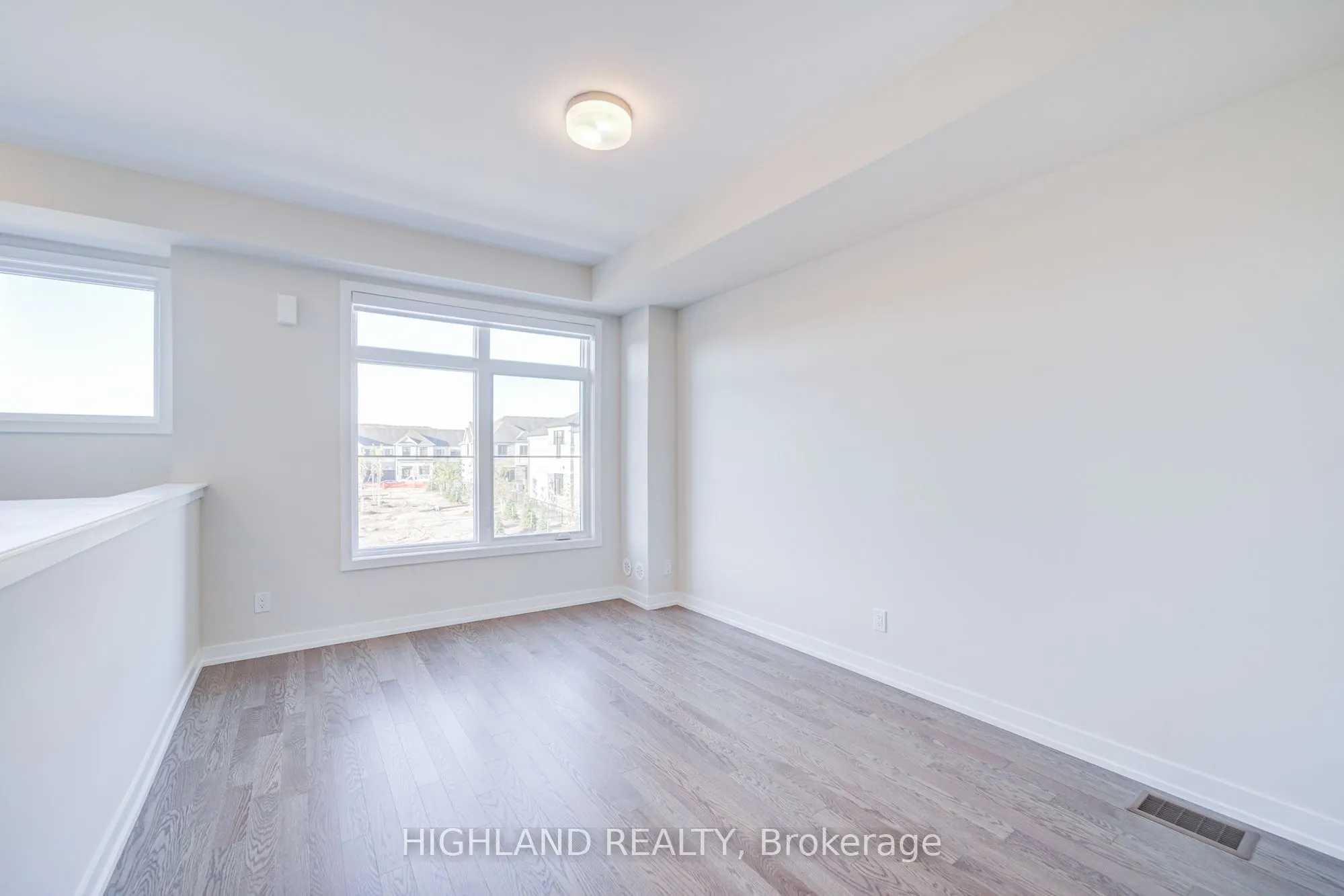 1170 Dartmouth Crescent
