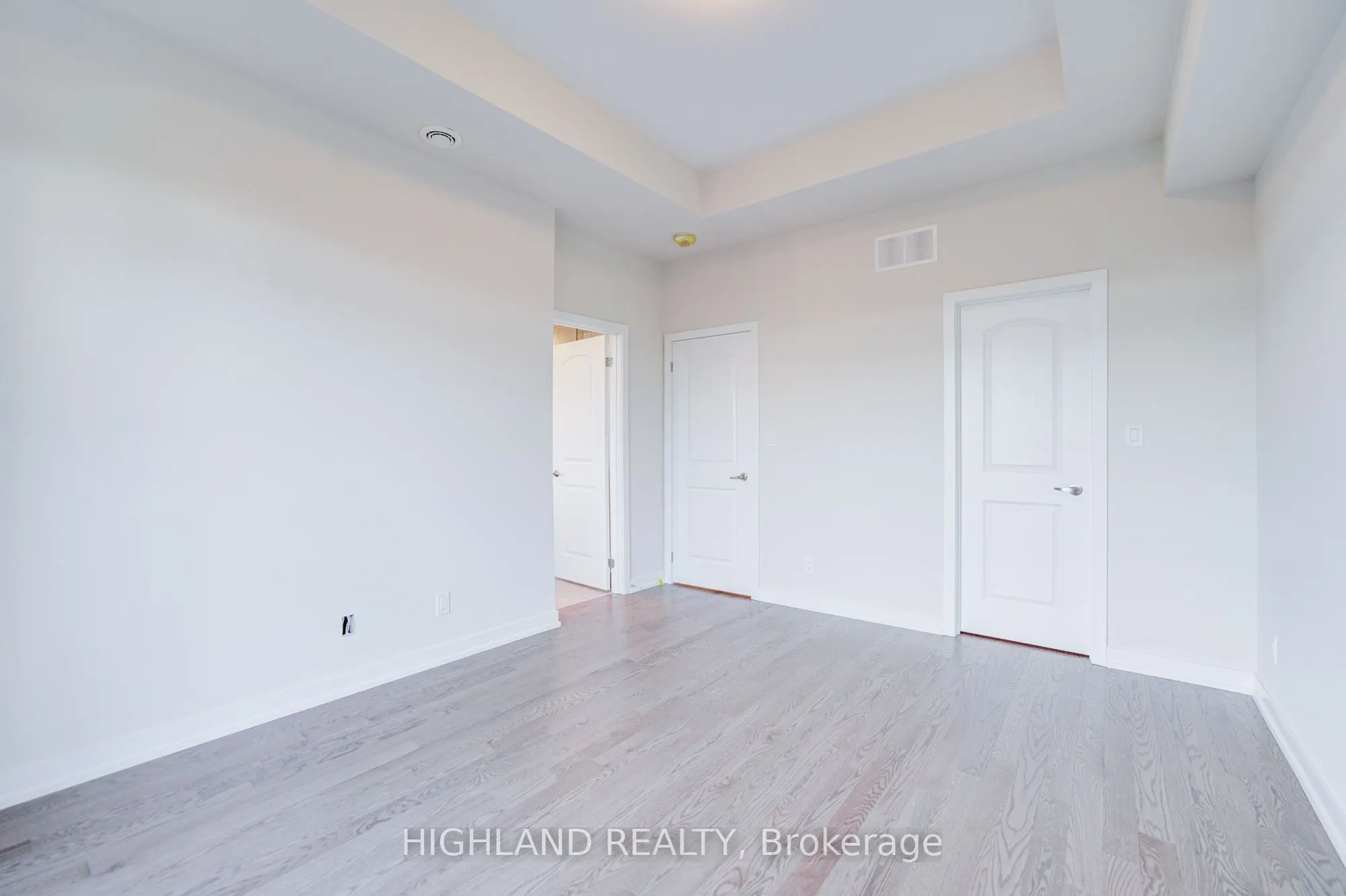 1170 Dartmouth Crescent
