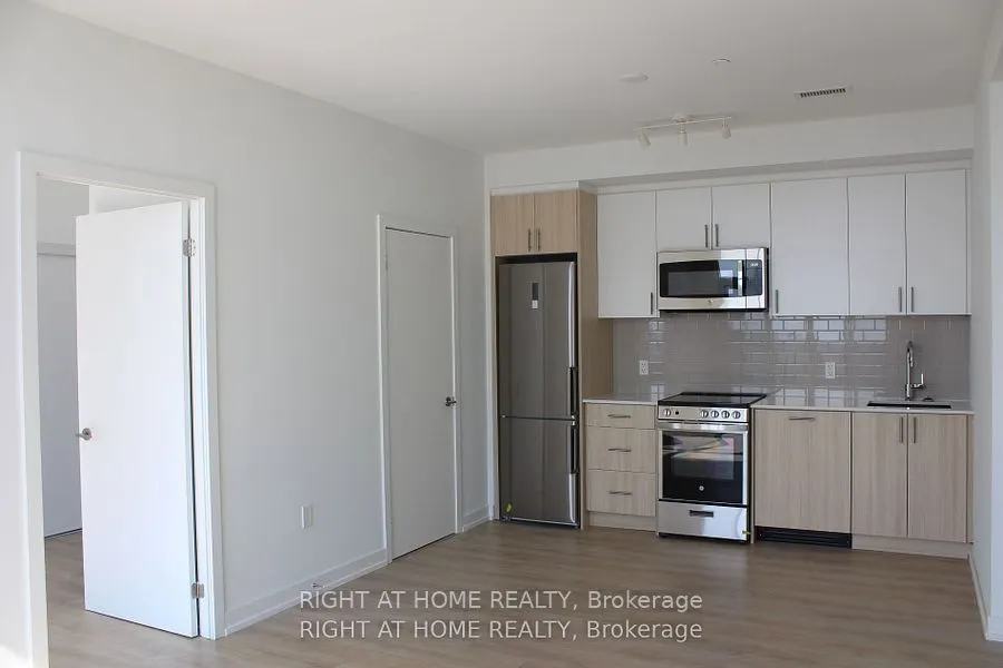 1195 The Queensway, #810