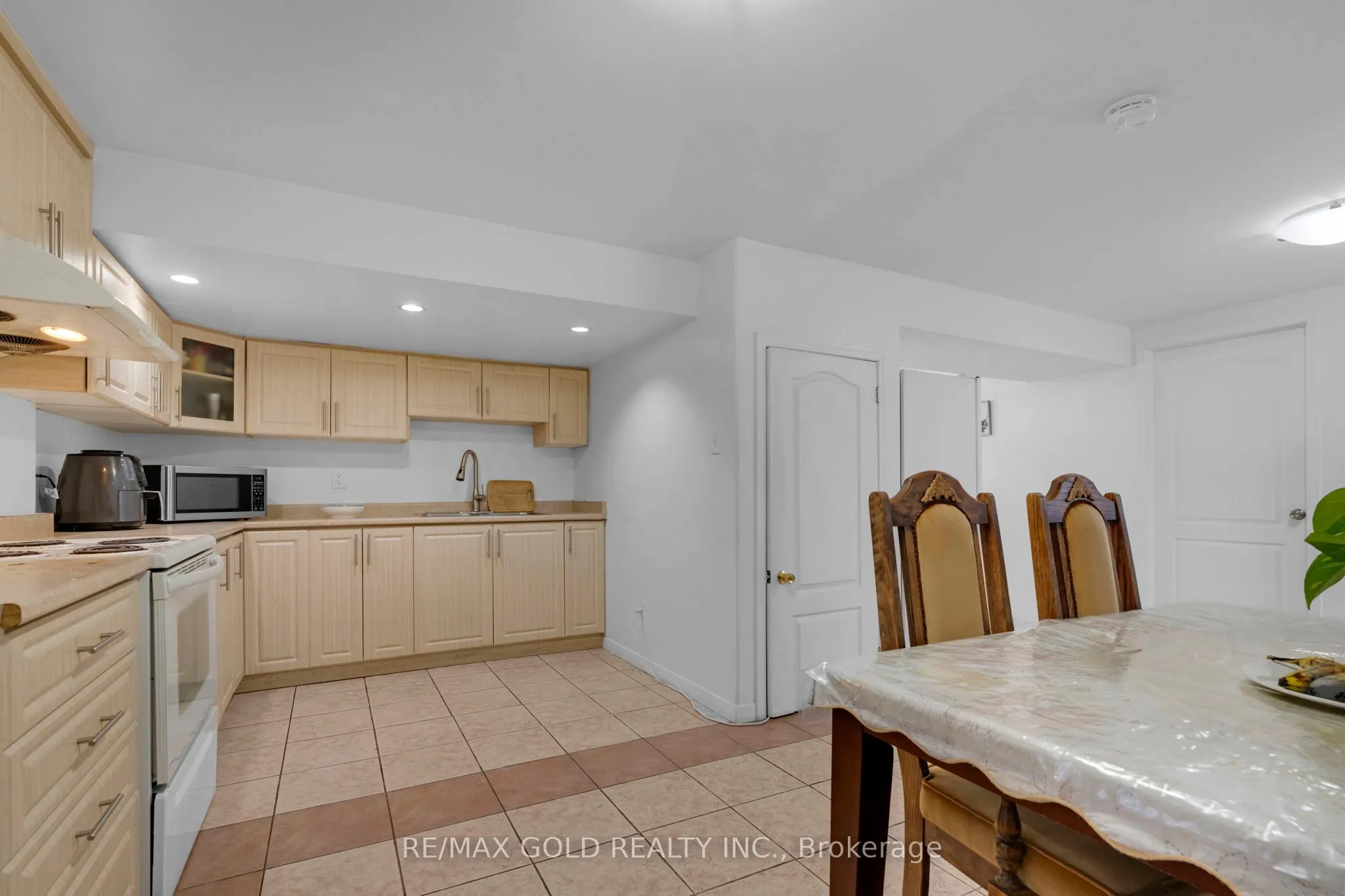 46 Cobblestone Court