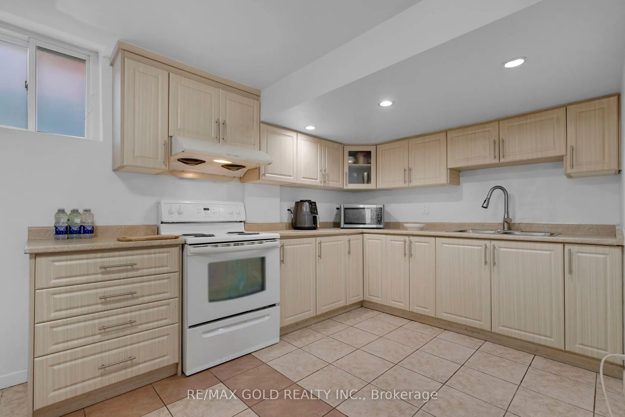 46 Cobblestone Court