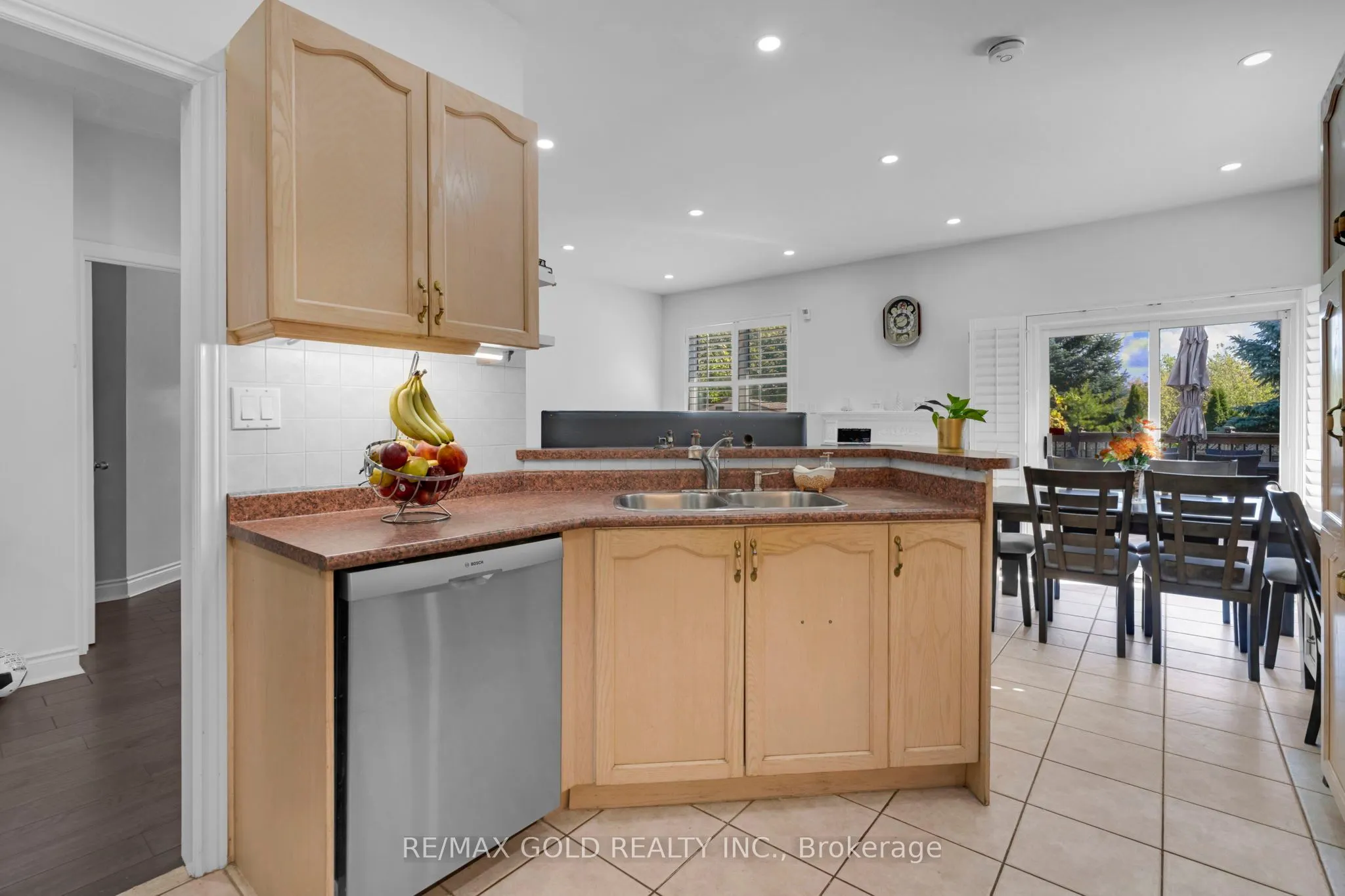 46 Cobblestone Court