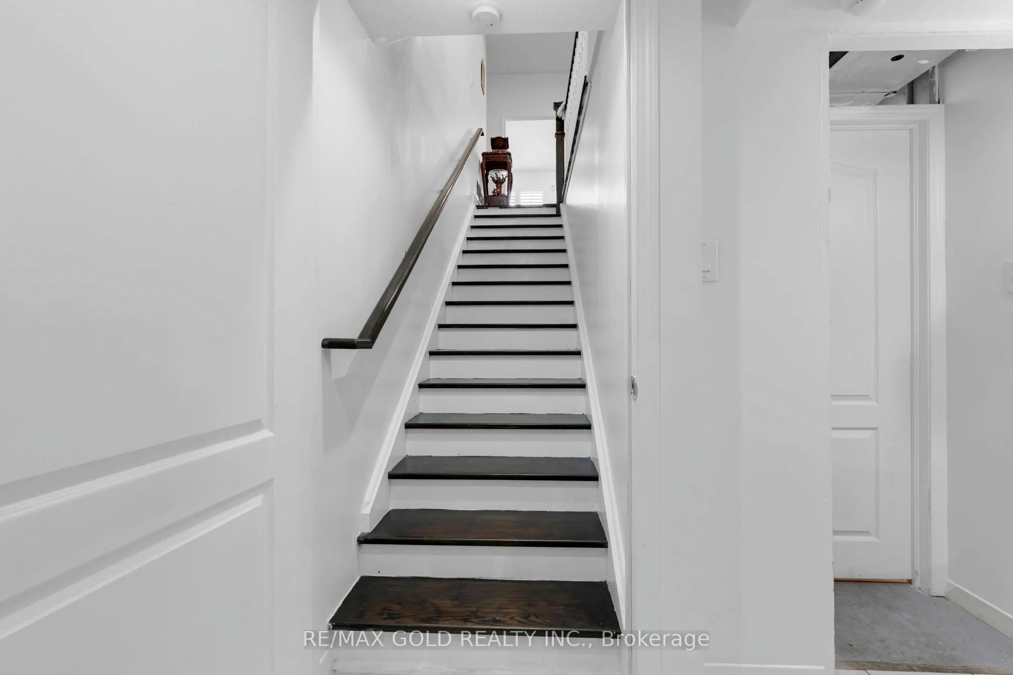 46 Cobblestone Court