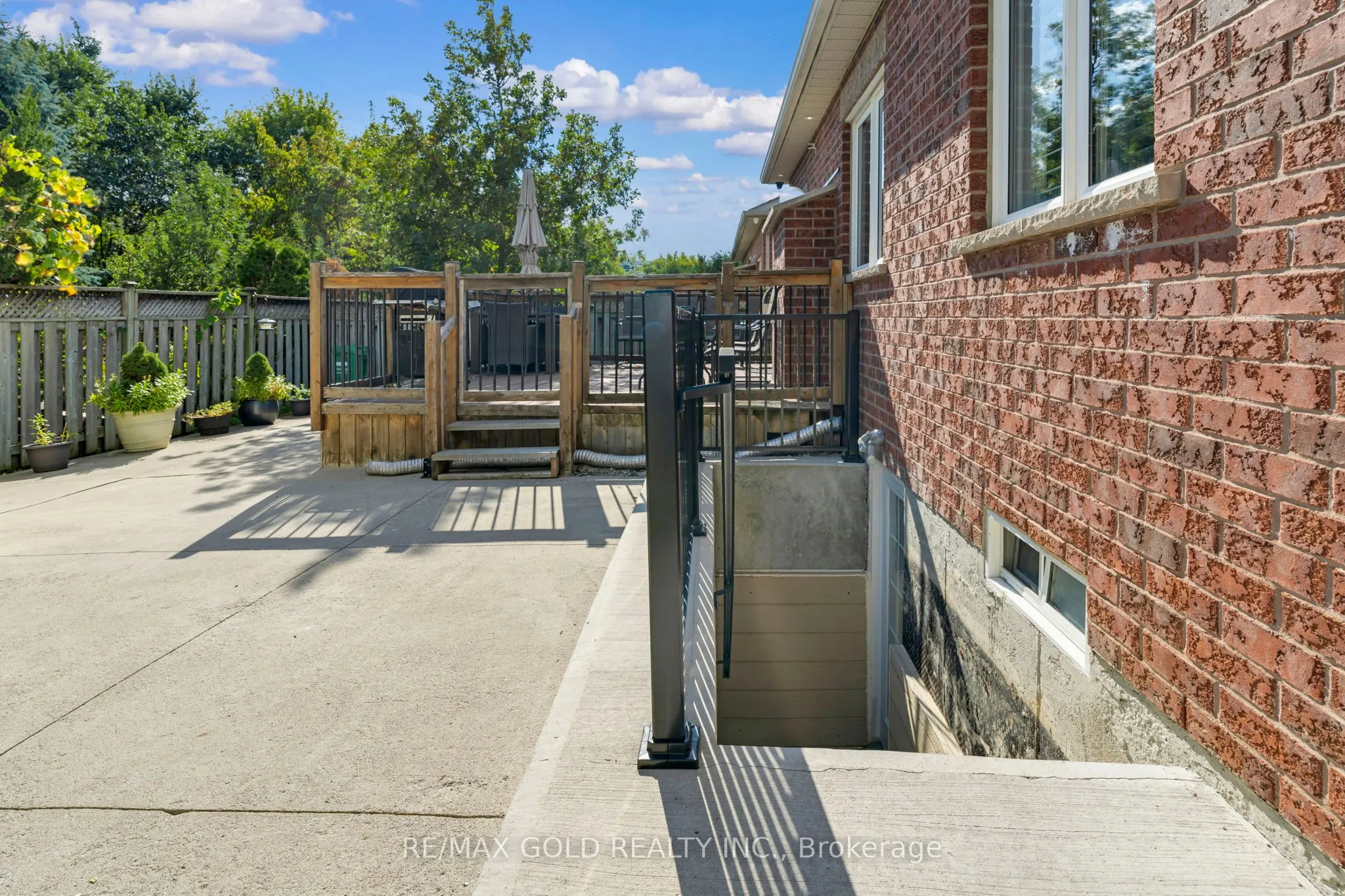 46 Cobblestone Court