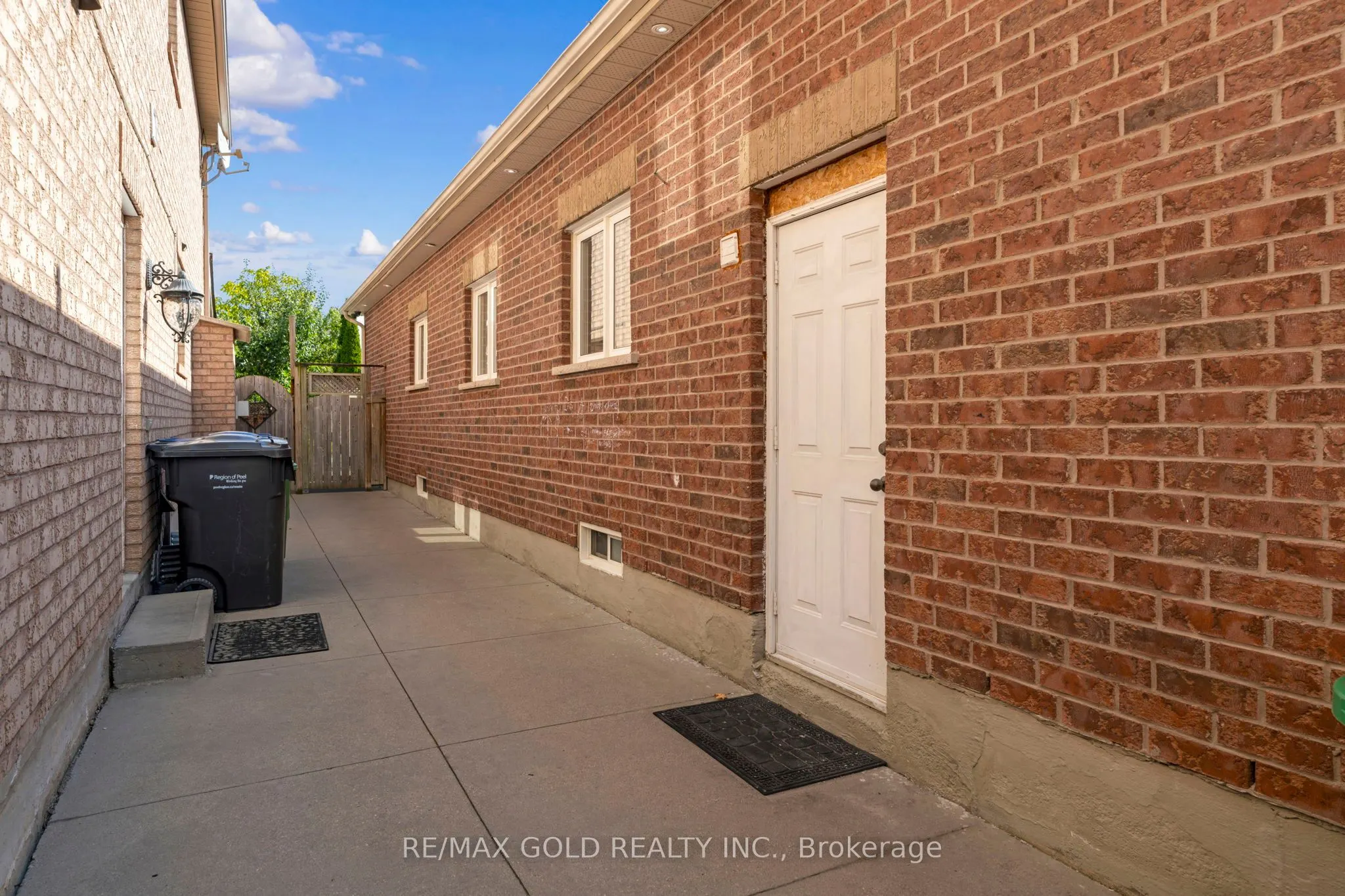 46 Cobblestone Court