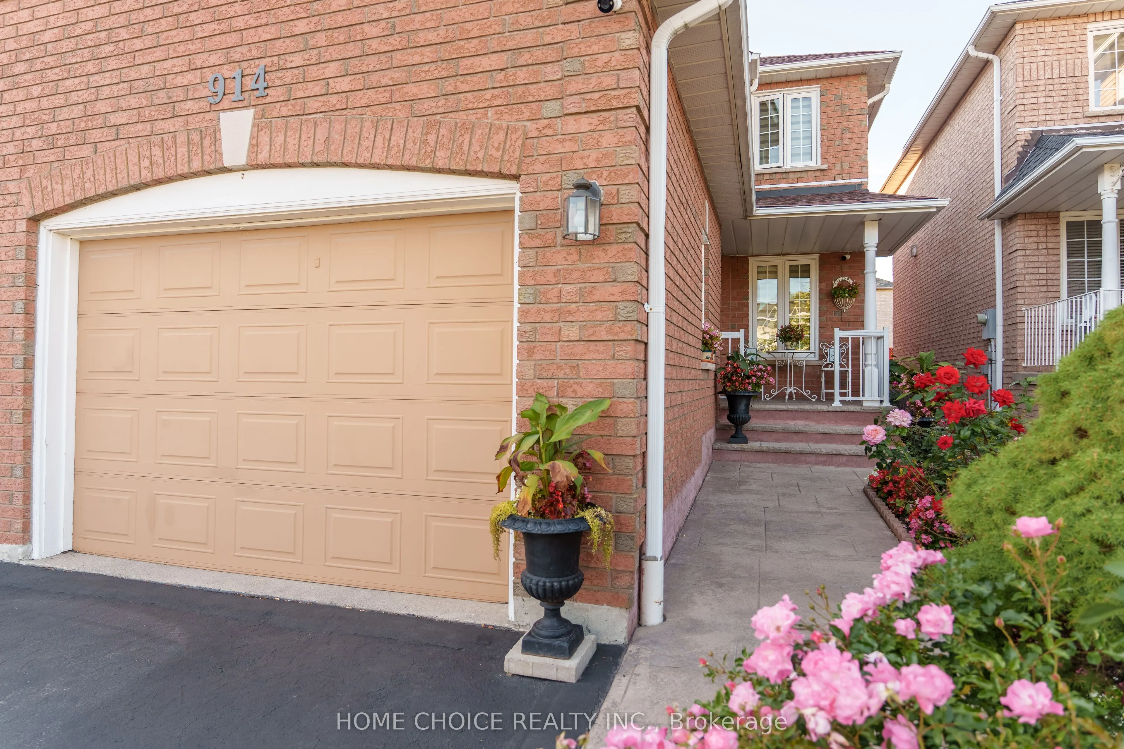 914 Applecroft Circle