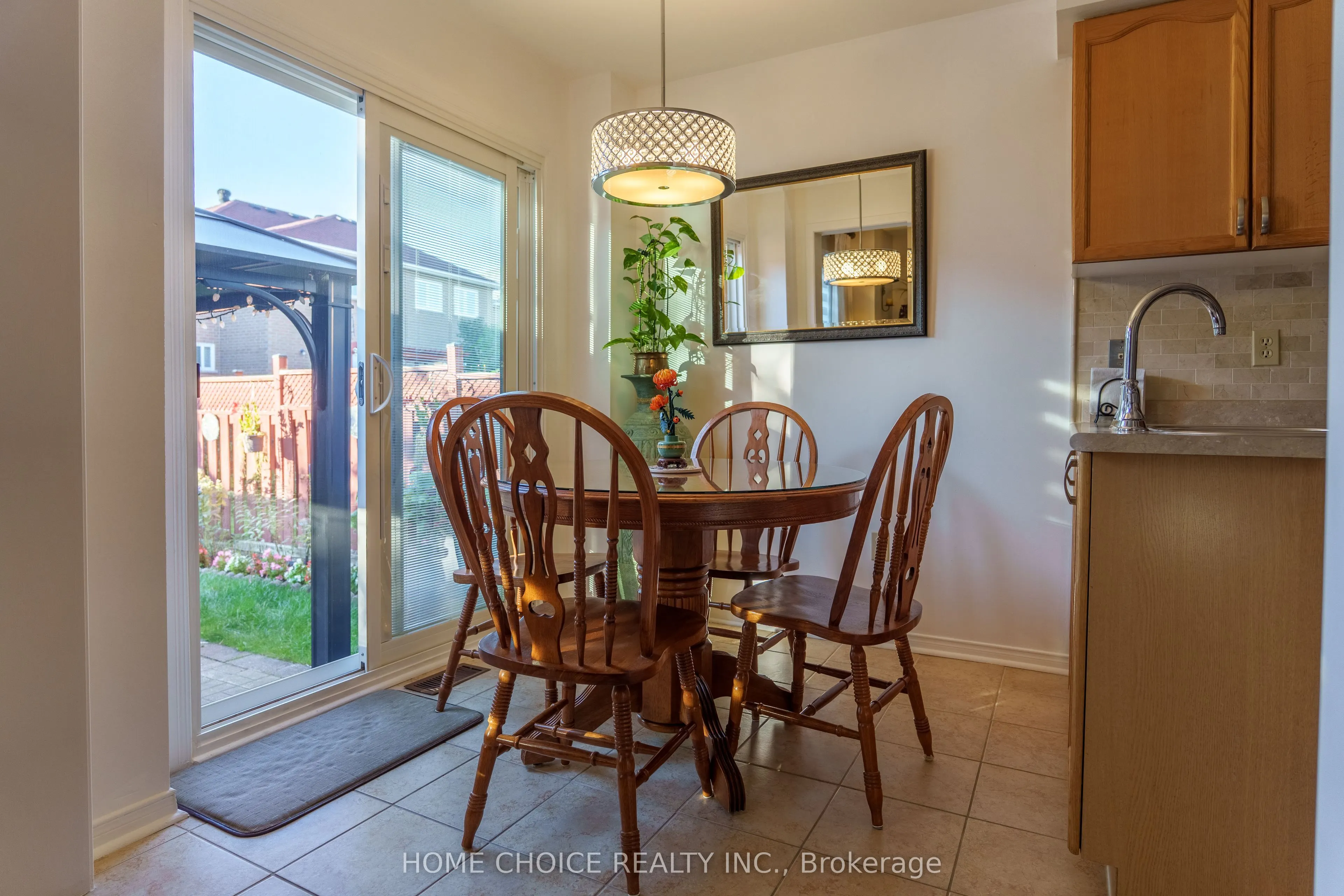 914 Applecroft Circle