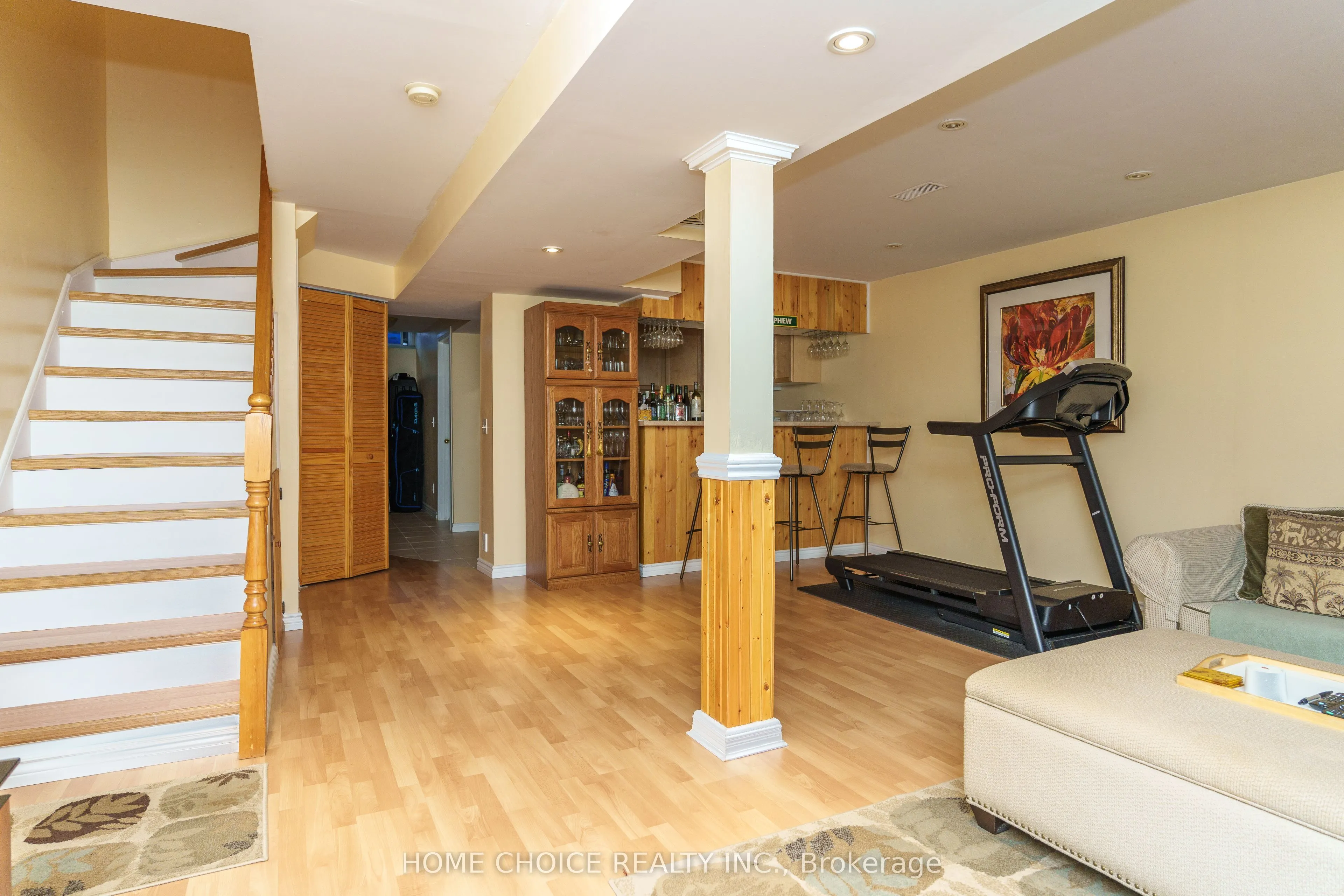 914 Applecroft Circle